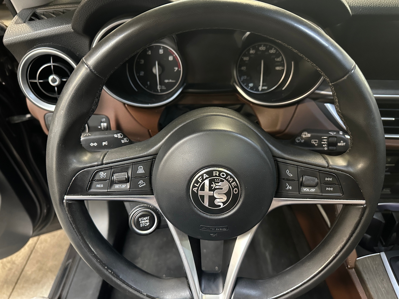 Thumbnail: 2018 Alfa Romeo Stelvio - 4