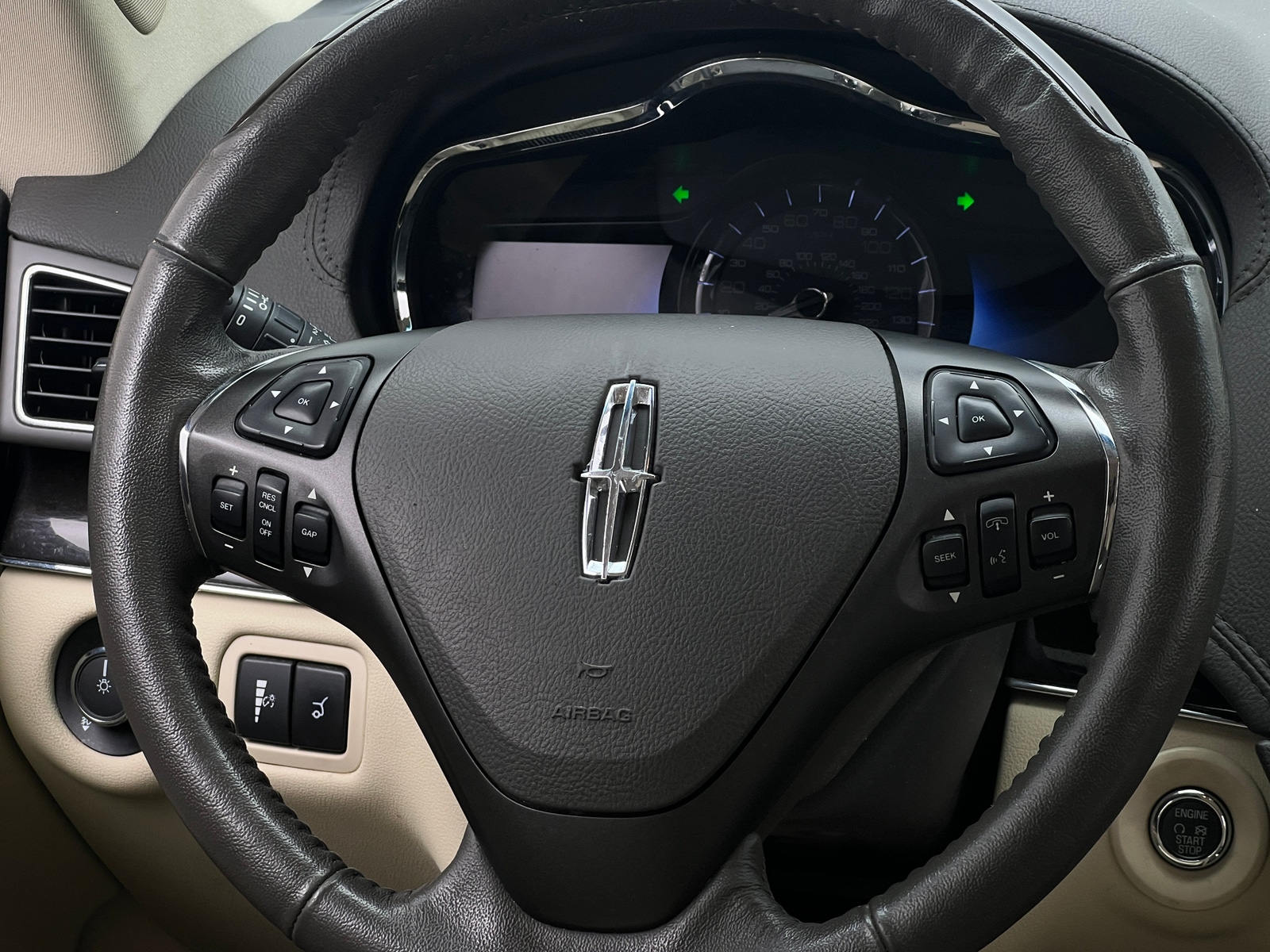 Thumbnail: 2019 Lincoln MKT - 4