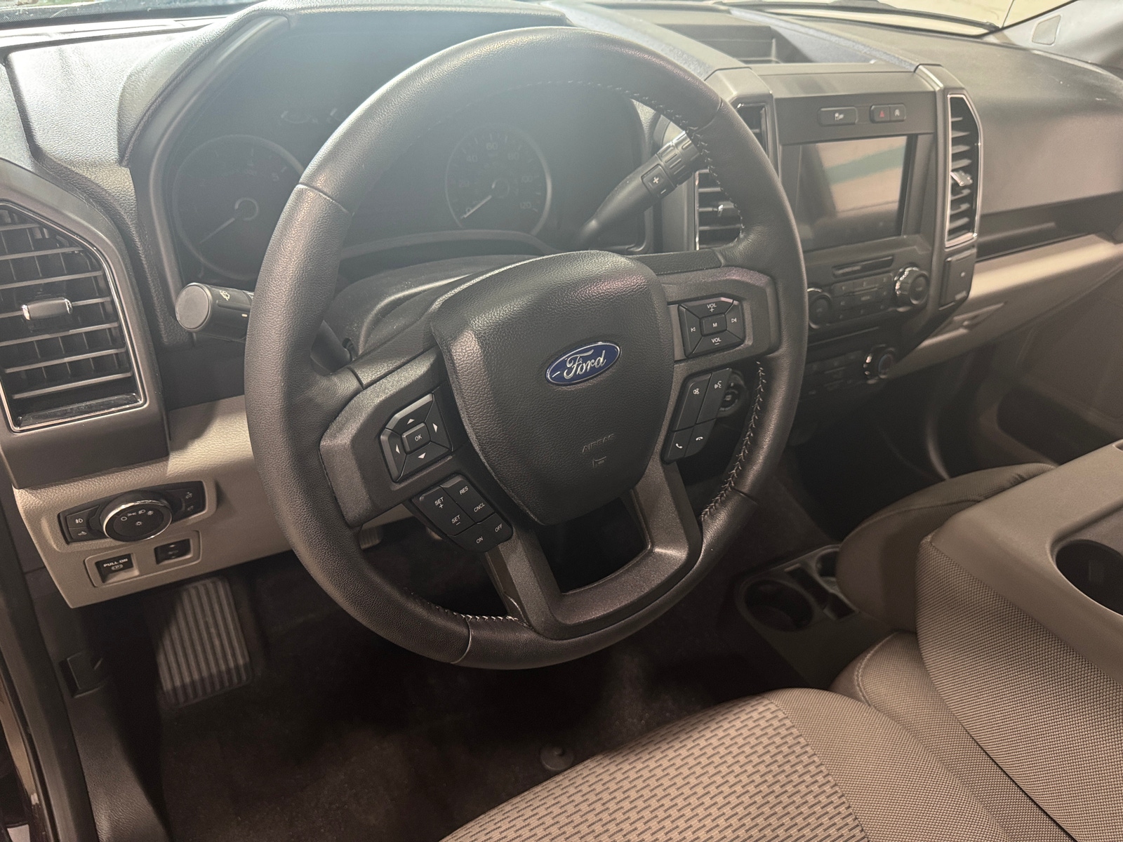 Thumbnail: 2018 Ford Econoline - 3