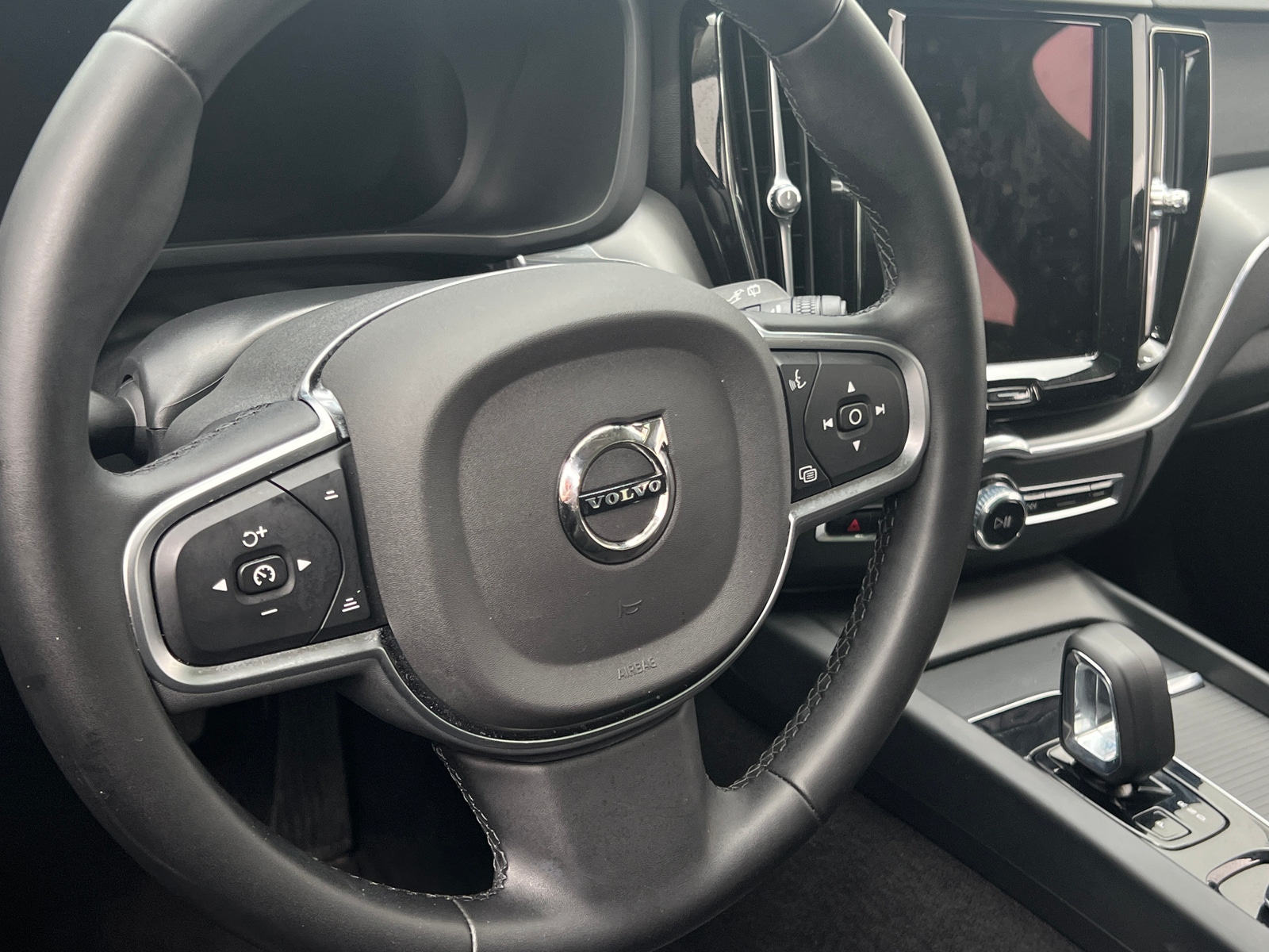 Thumbnail: 2025 Volvo XC60 - 4