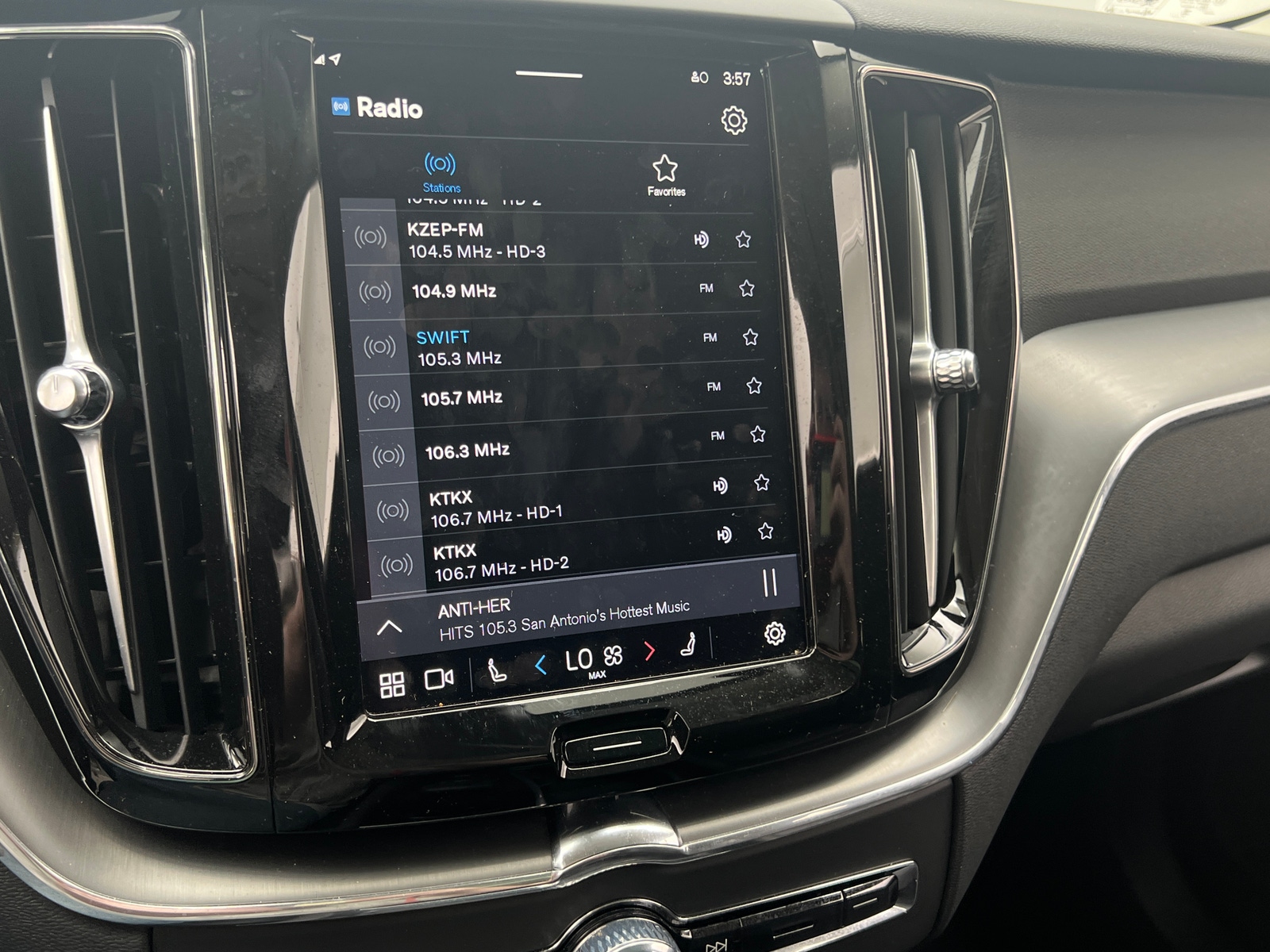 Thumbnail: 2025 Volvo XC60 - 3