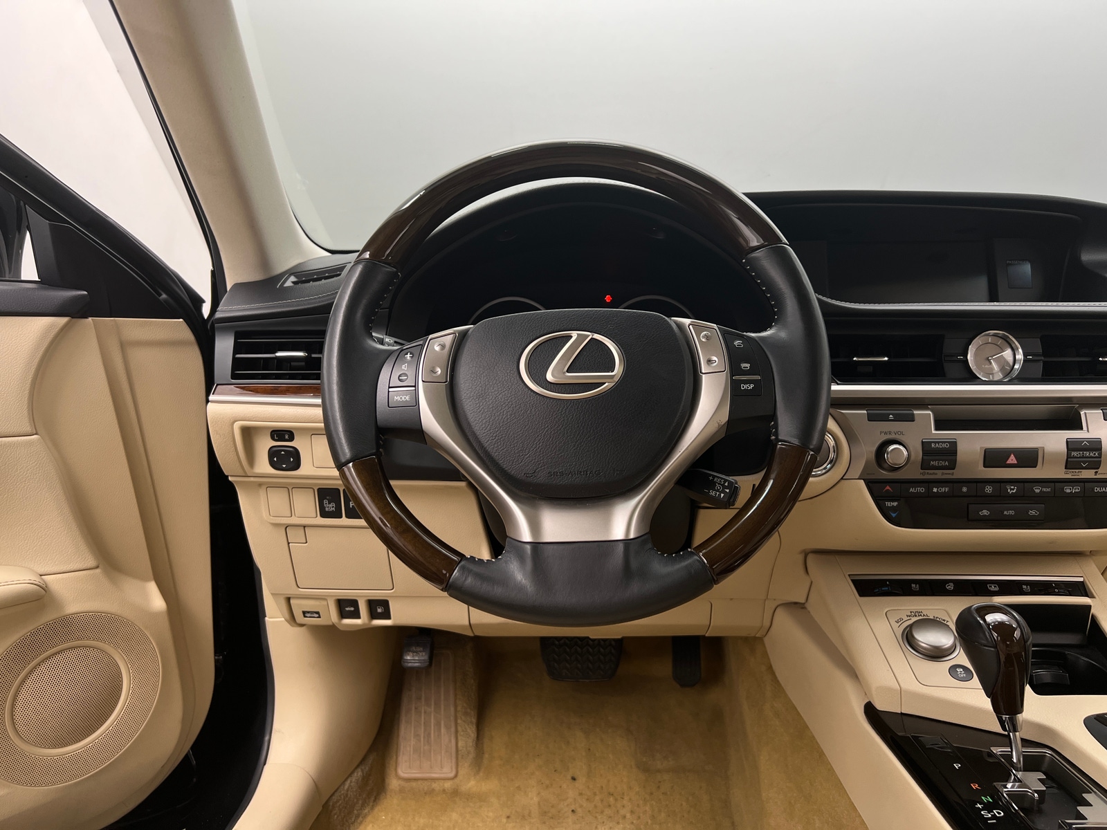 Thumbnail: 2013 Lexus ES - 4