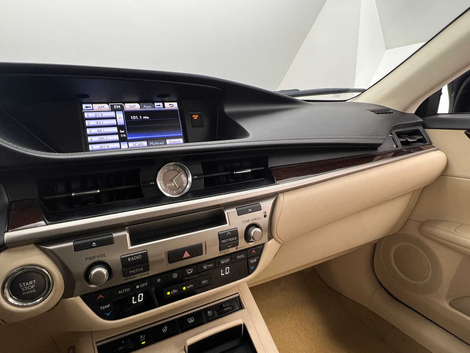 Thumbnail: 2013 Lexus ES - 3