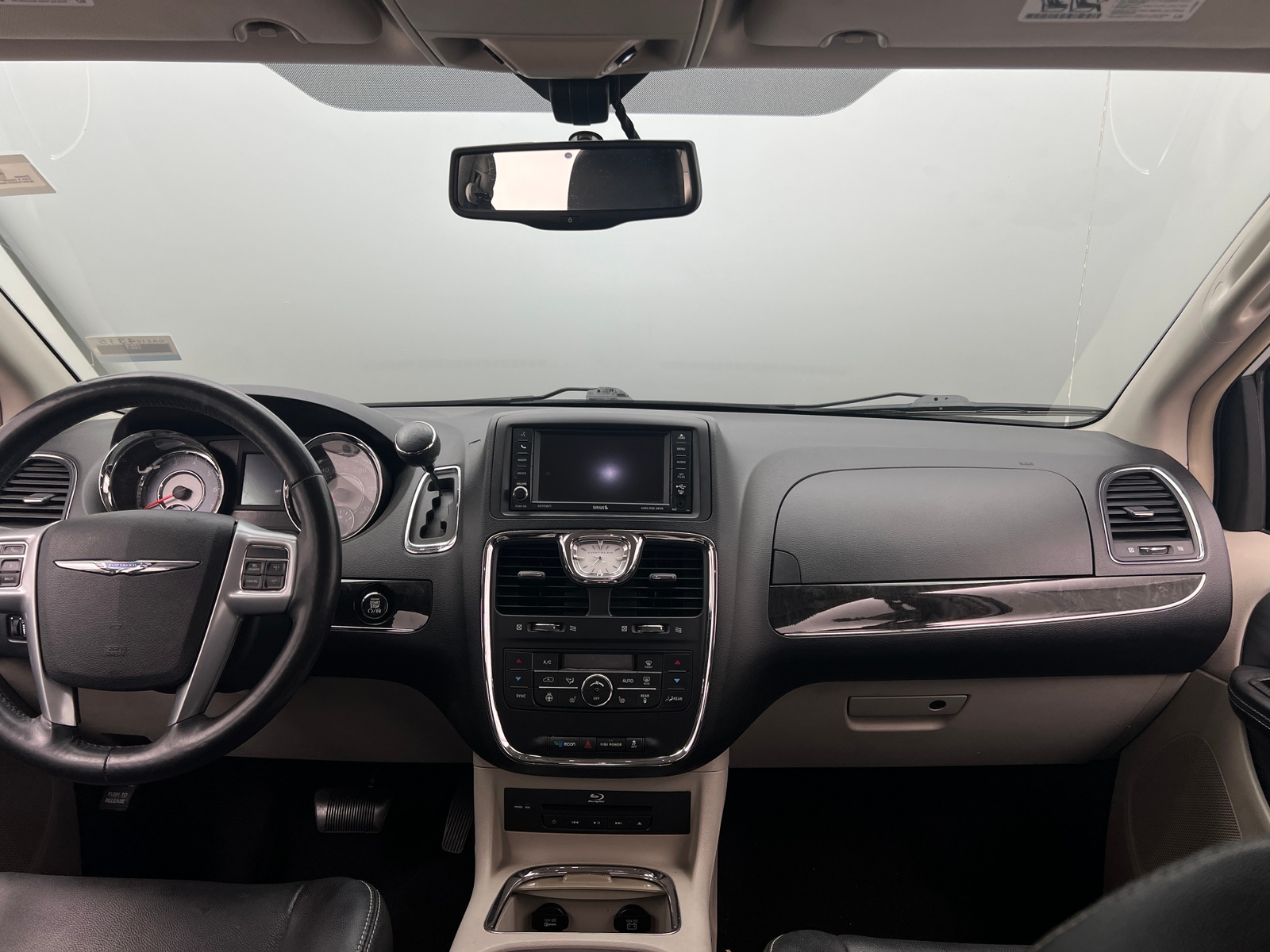 Thumbnail: 2014 Chrysler Town & Country - 2