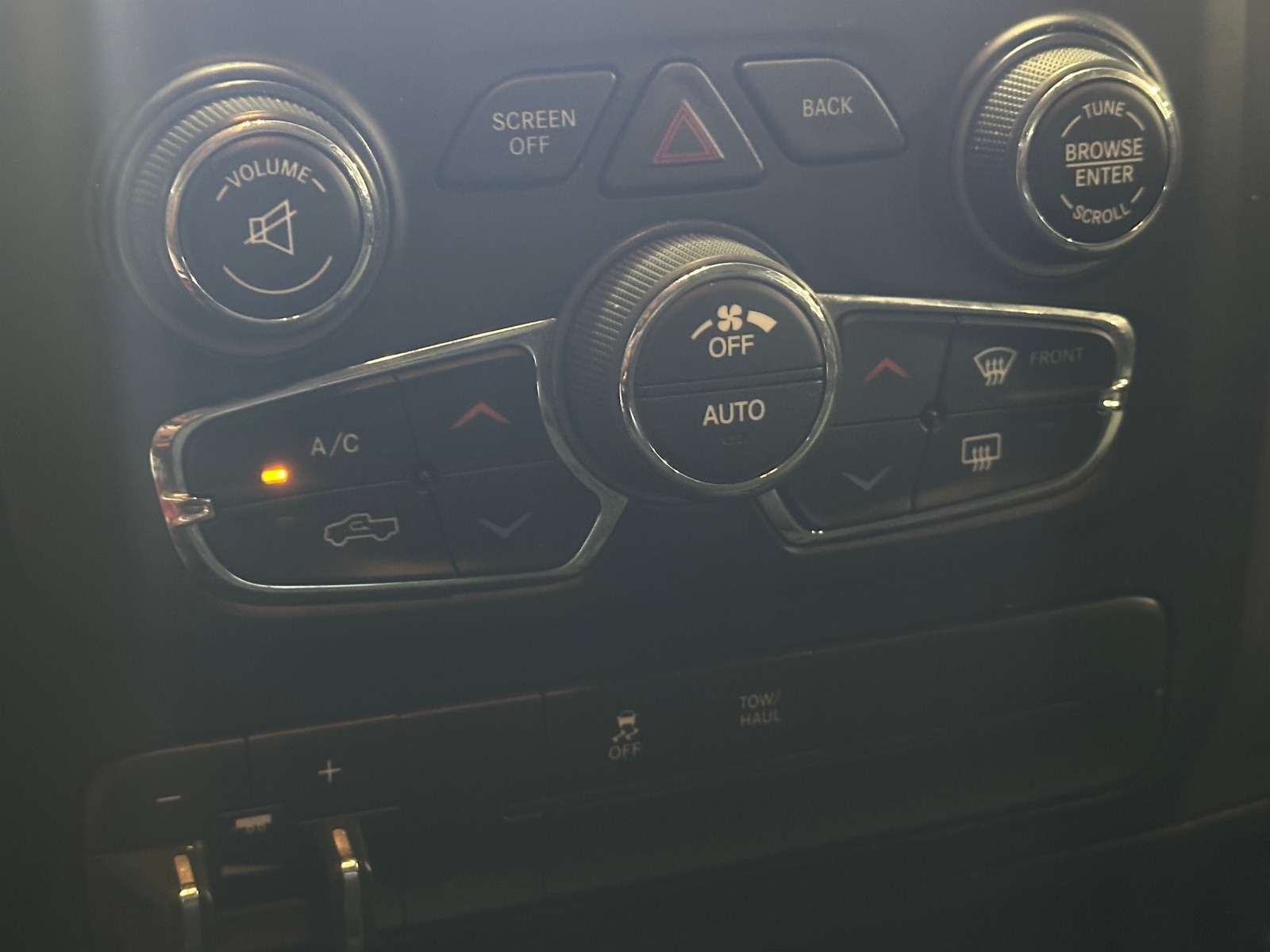 Thumbnail: 2022 RAM 1500 Classic - 4