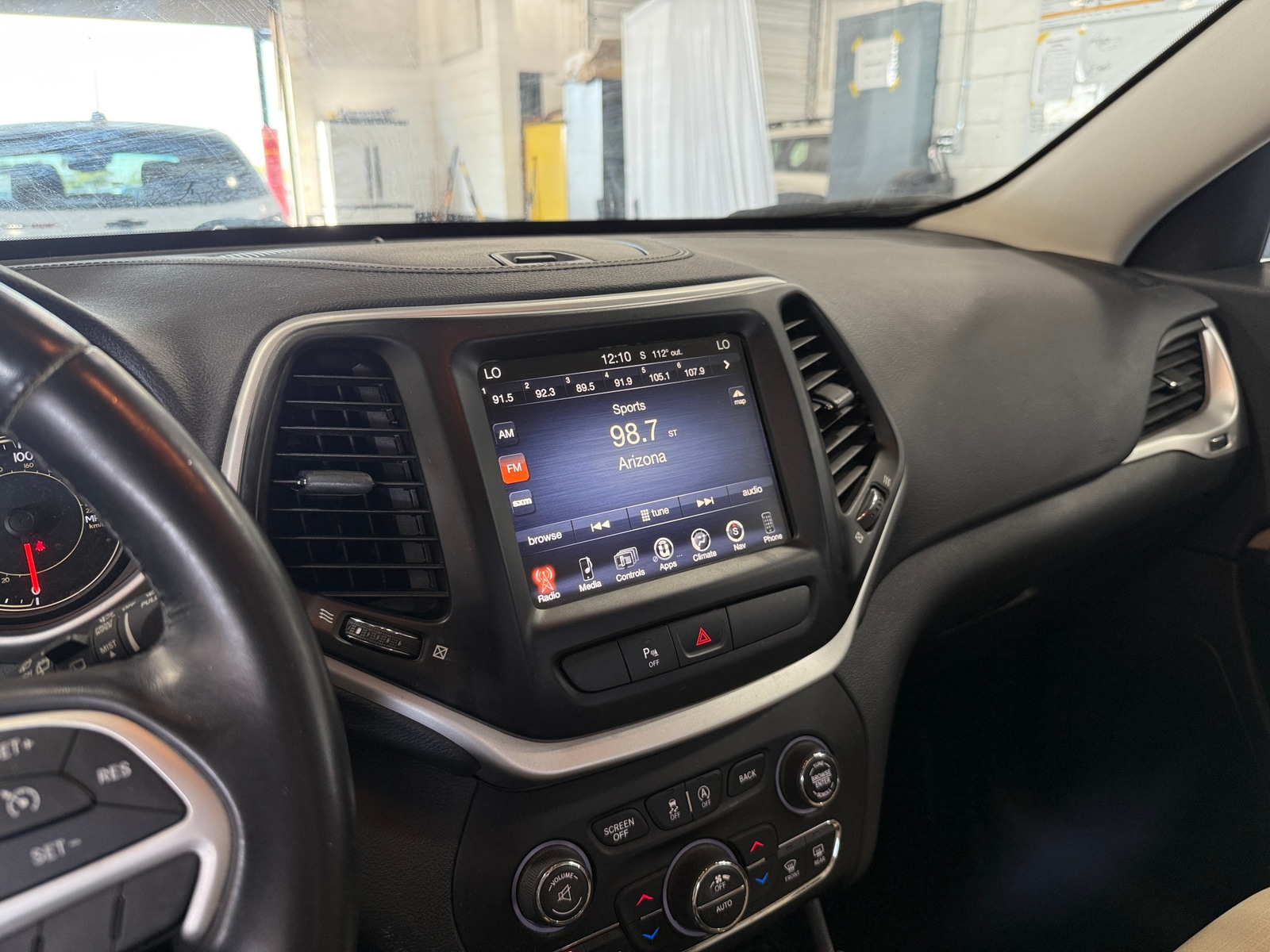Thumbnail: 2016 Jeep Cherokee - 4