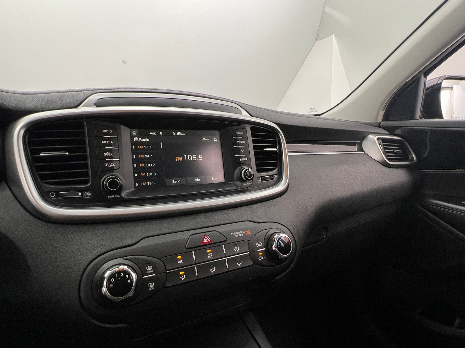 Thumbnail: 2020 Kia Sorento - 4