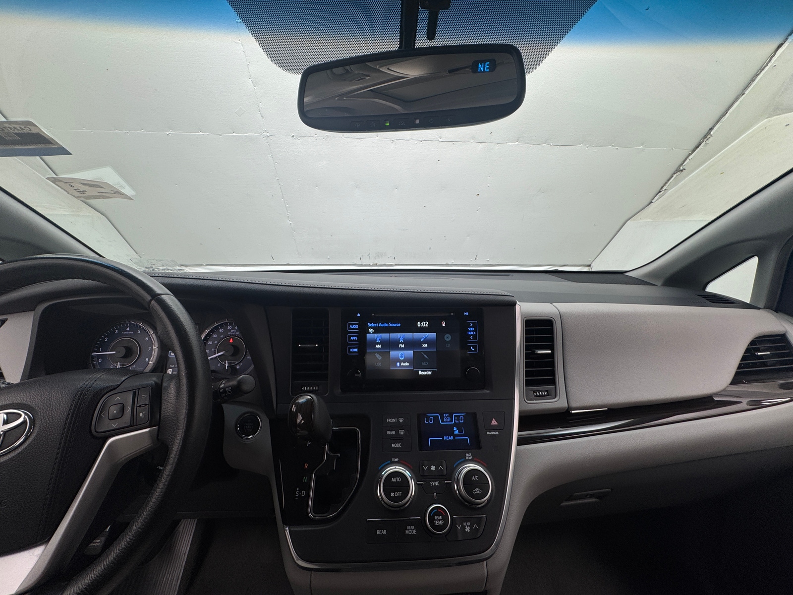 Thumbnail: 2017 Toyota Sienna - 2