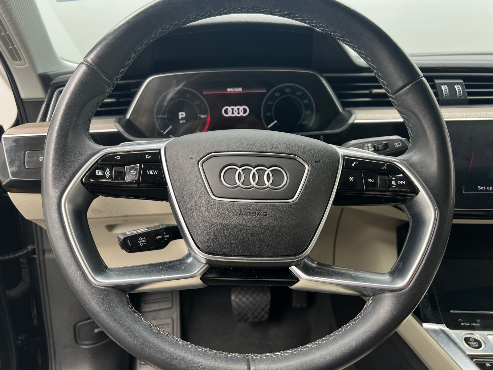 Thumbnail: 2024 Audi Q8 e-tron - 4