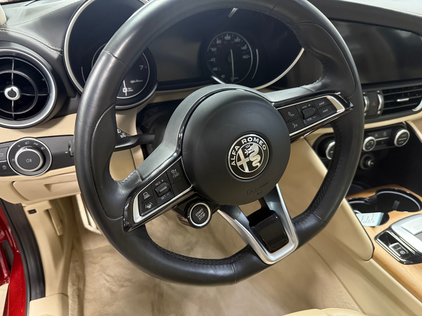 Thumbnail: 2020 Alfa Romeo Giulia - 4