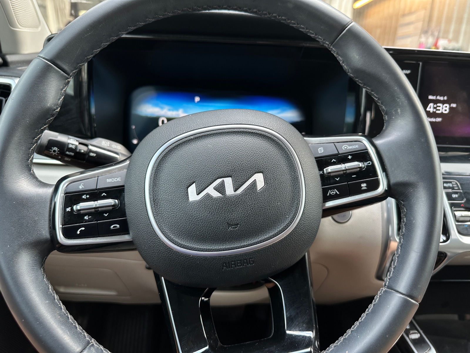 Thumbnail: 2023 Kia Sorento - 4