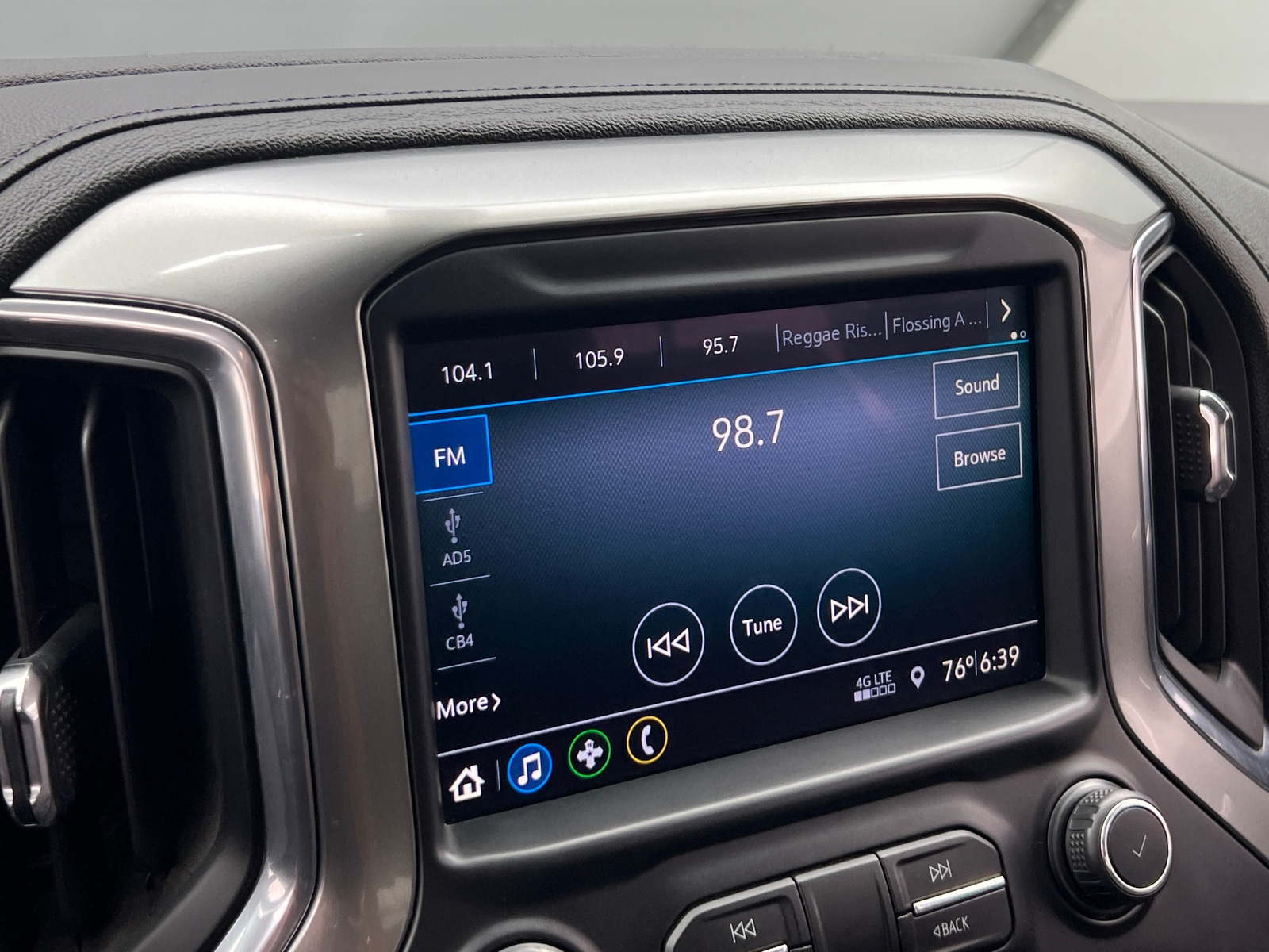 Thumbnail: 2019 Chevrolet Silverado 1500 - 4