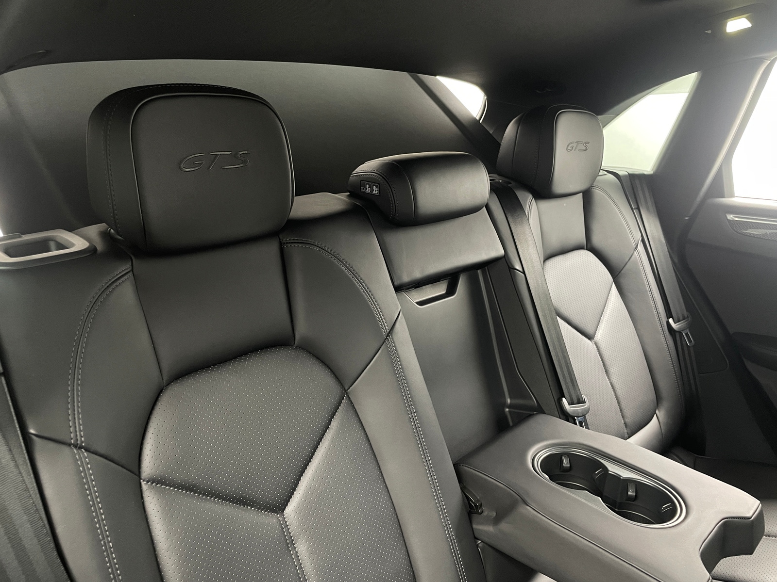 Thumbnail: 2017 Porsche Macan - 5