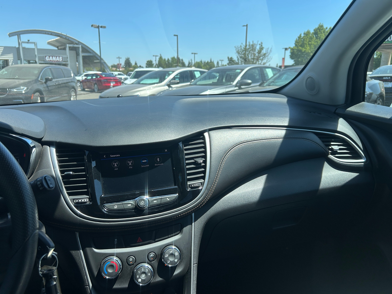 Thumbnail: 2022 Chevrolet Trax - 3