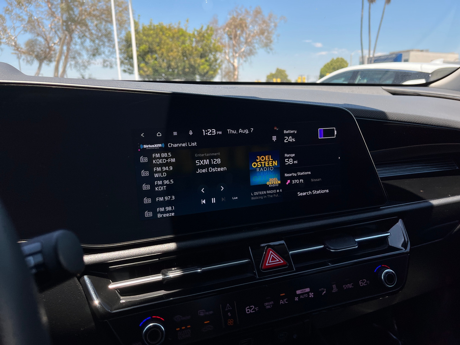 Thumbnail: 2023 Kia Niro - 4