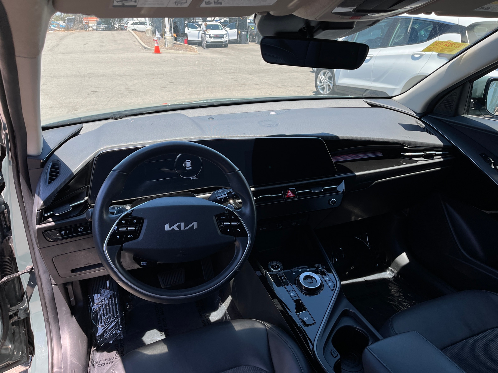 Thumbnail: 2023 Kia Niro - 3