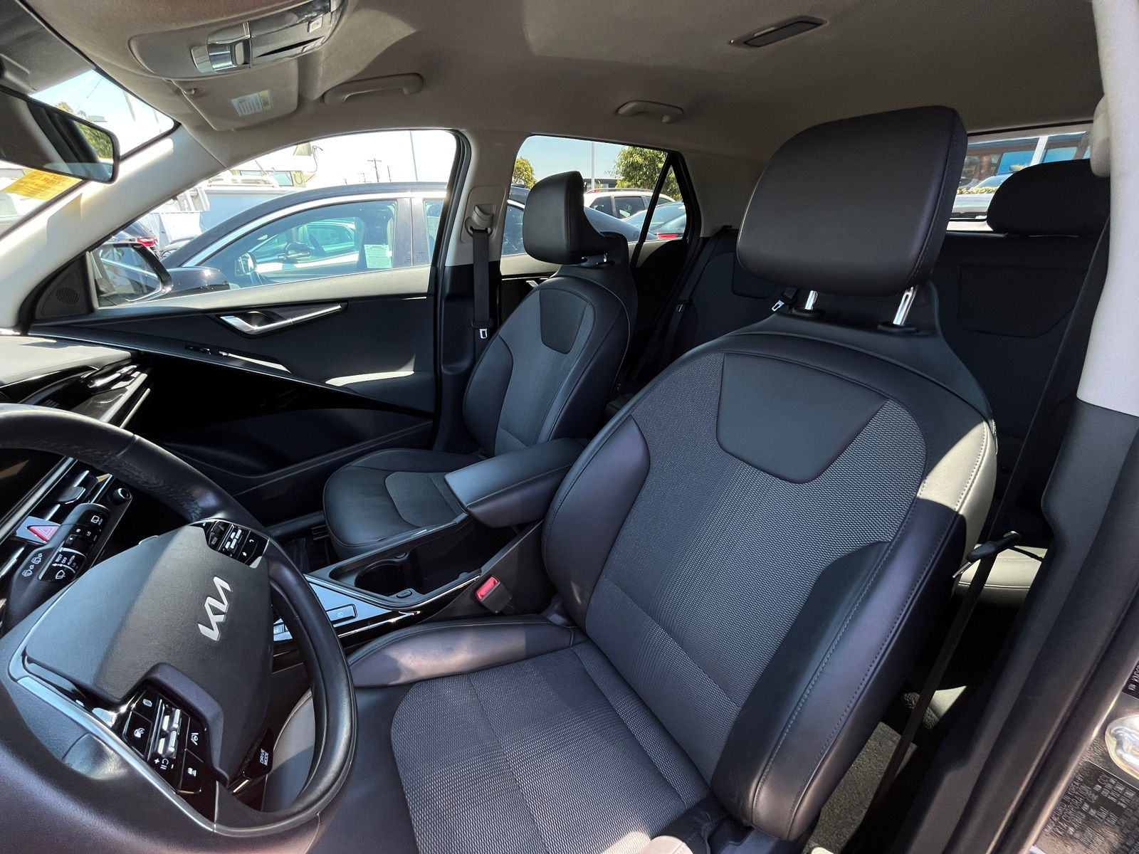 Thumbnail: 2023 Kia Niro - 2