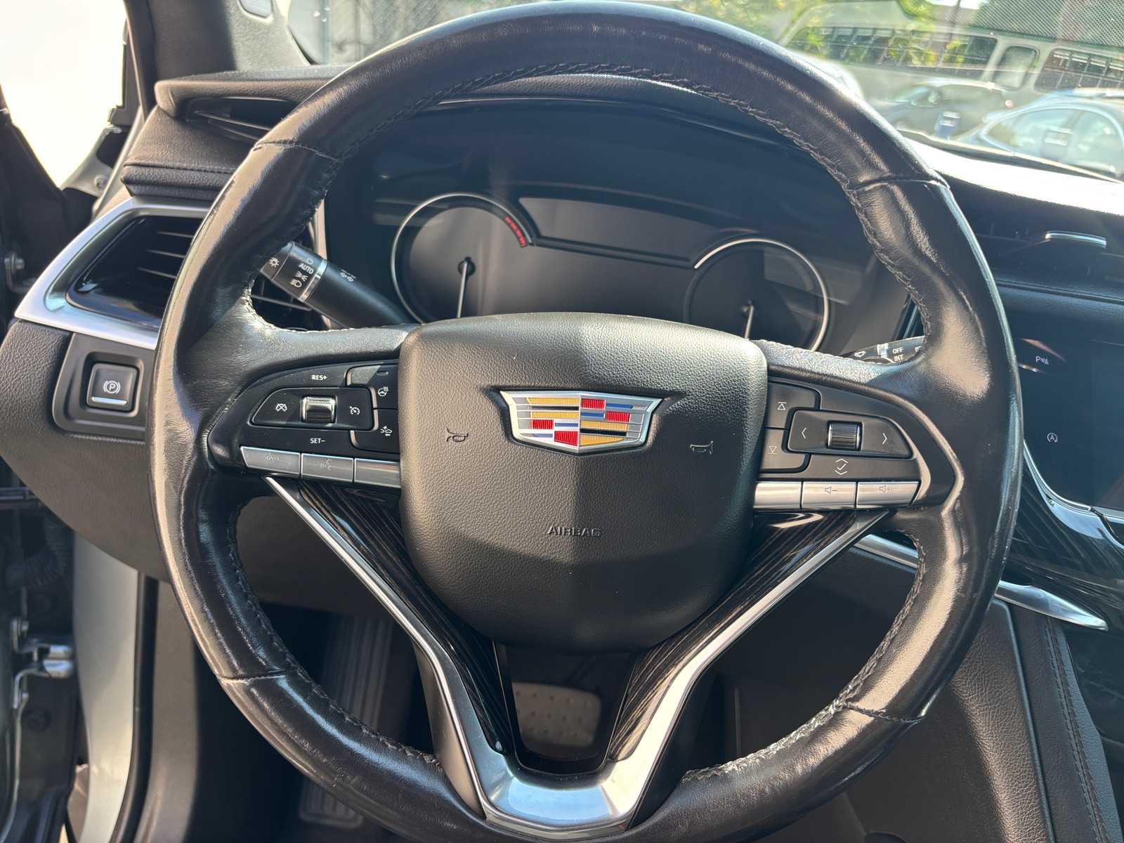 Thumbnail: 2023 Cadillac XT6 - 5