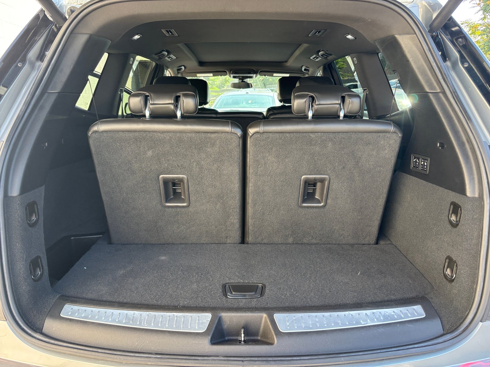 Thumbnail: 2023 Cadillac XT6 - 6