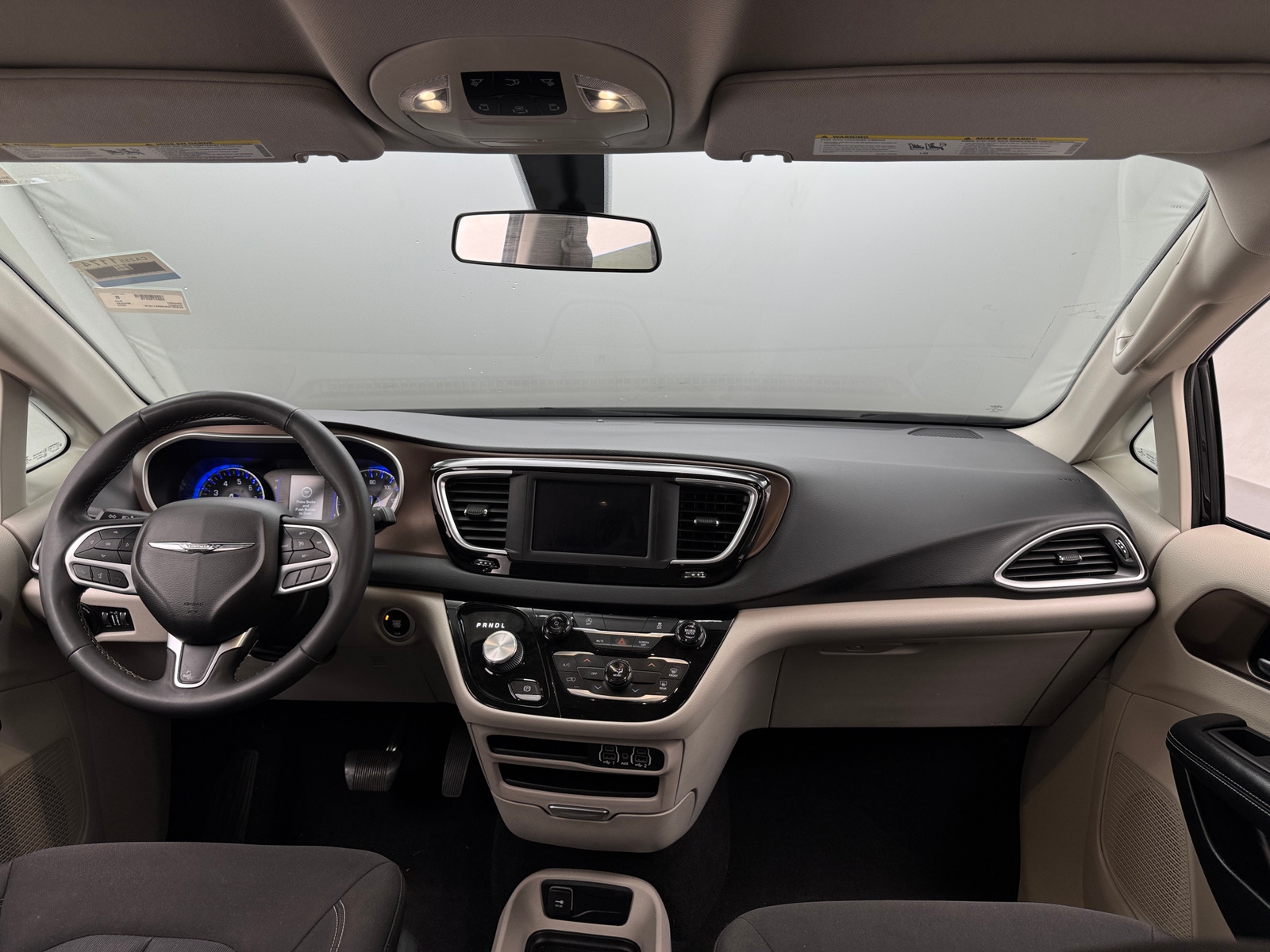 Thumbnail: 2022 Chrysler Voyager - 3