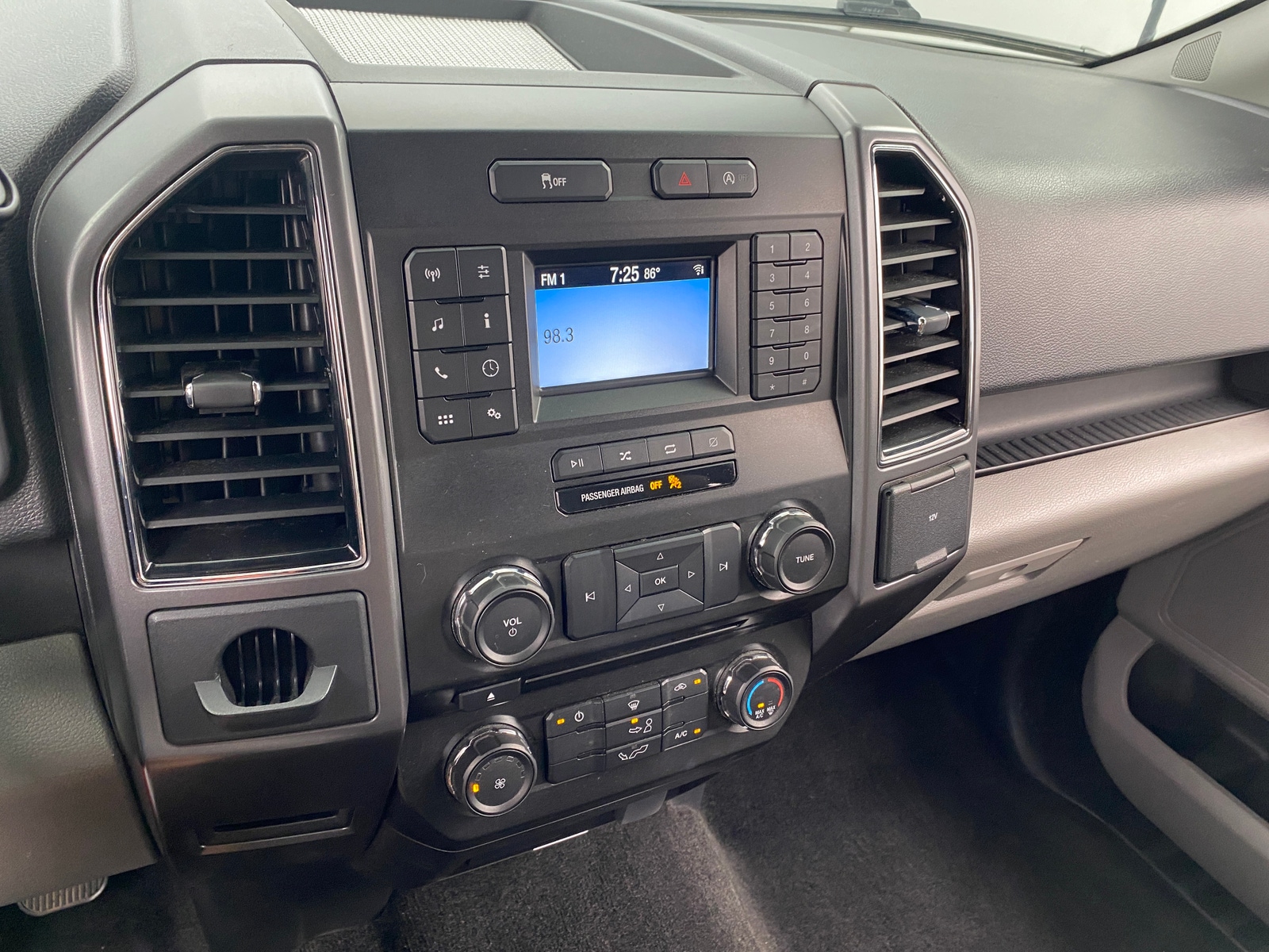 Thumbnail: 2018 Ford Econoline - 4