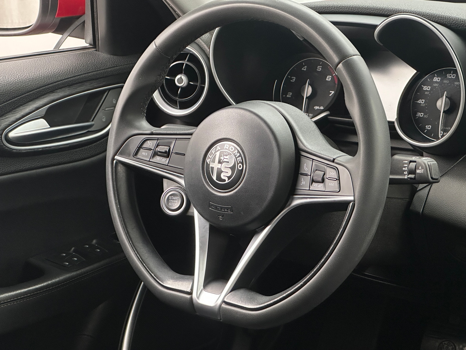 Thumbnail: 2019 Alfa Romeo Giulia - 4