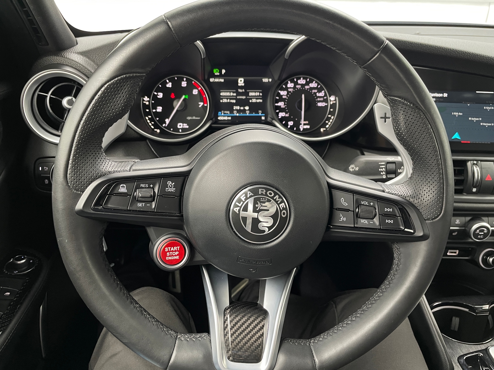 Thumbnail: 2022 Alfa Romeo Giulia - 4