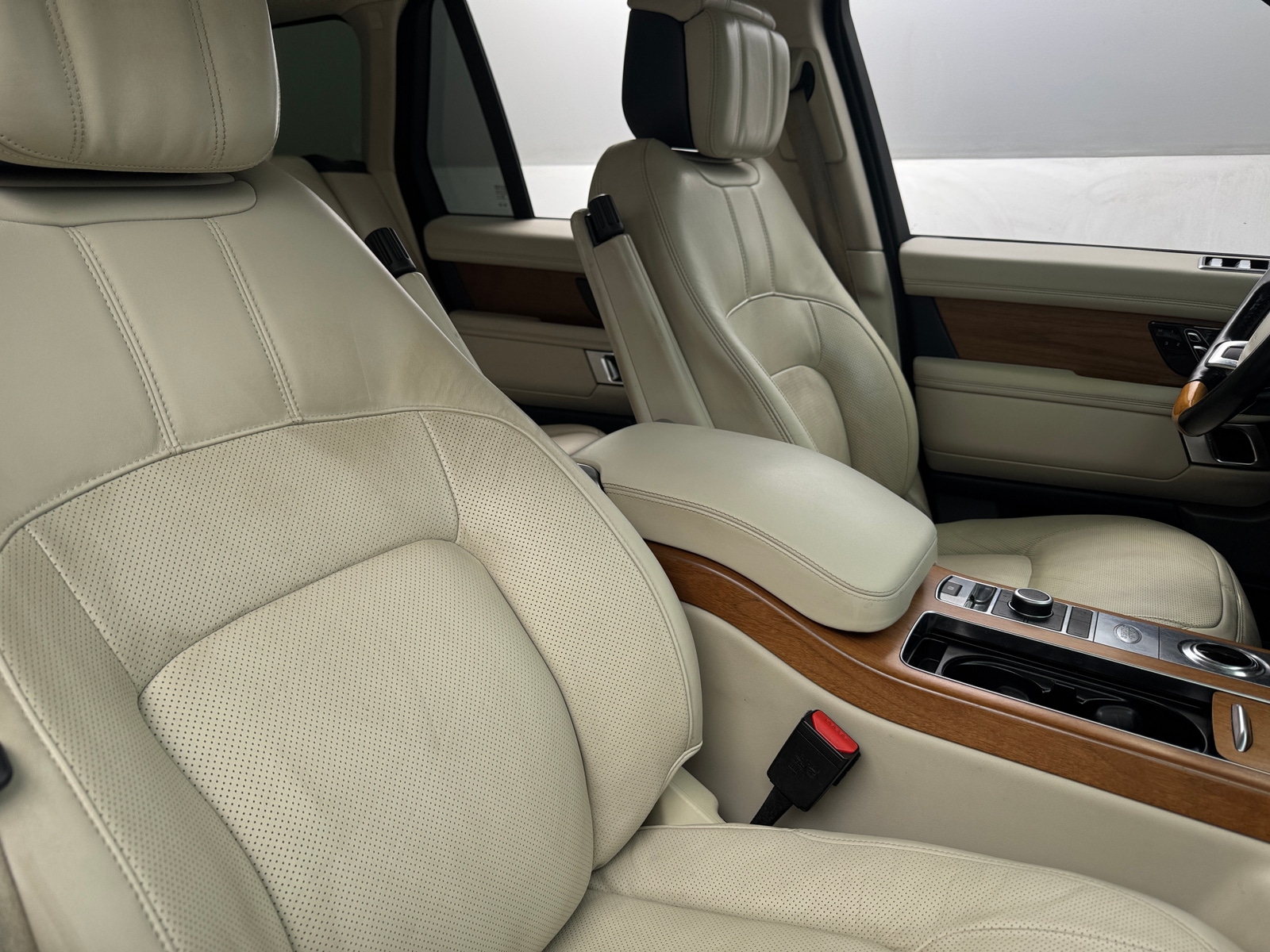 Thumbnail: 2018 Land Rover Range Rover - 2