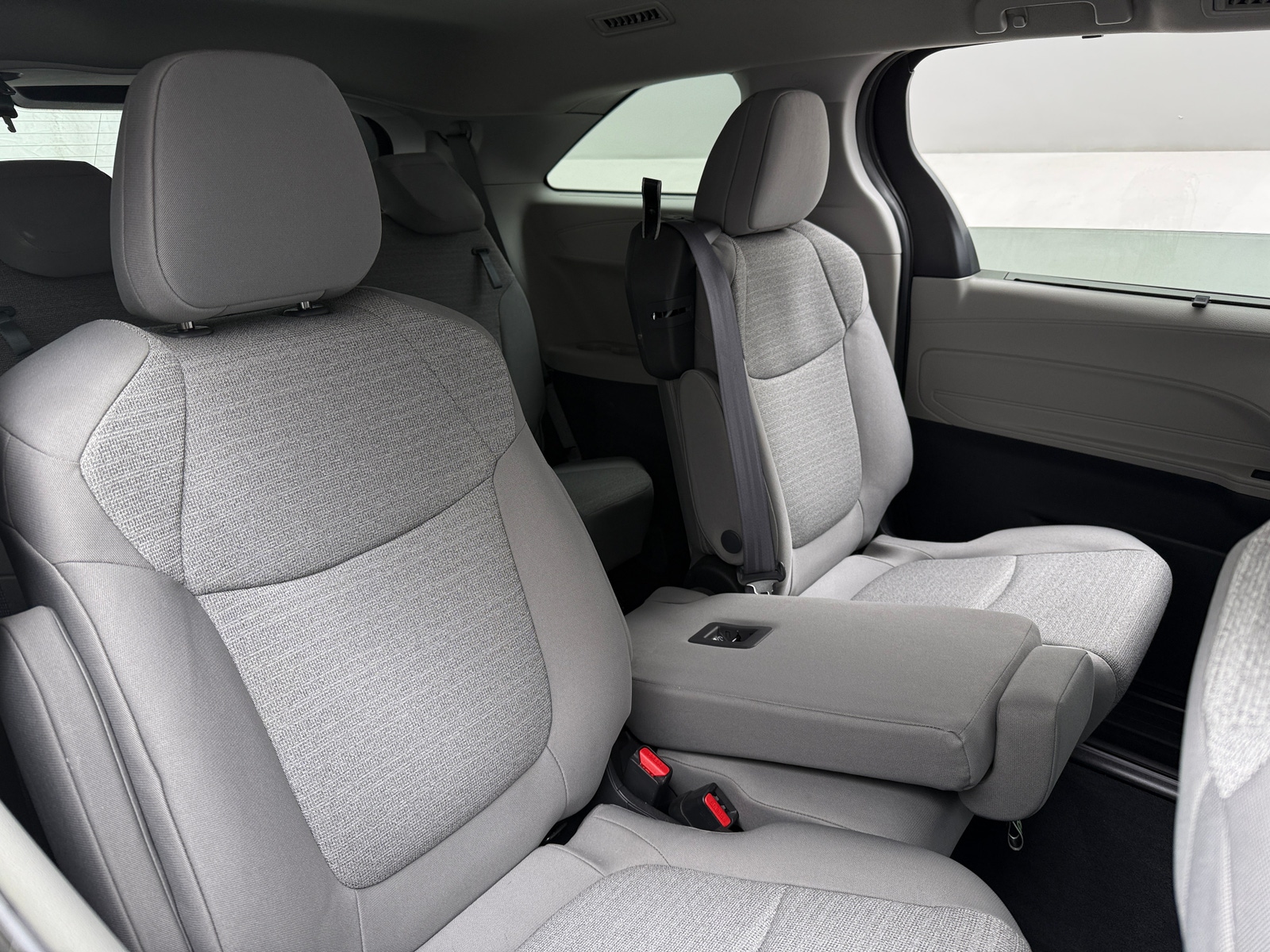 Thumbnail: 2022 Toyota Sienna - 6