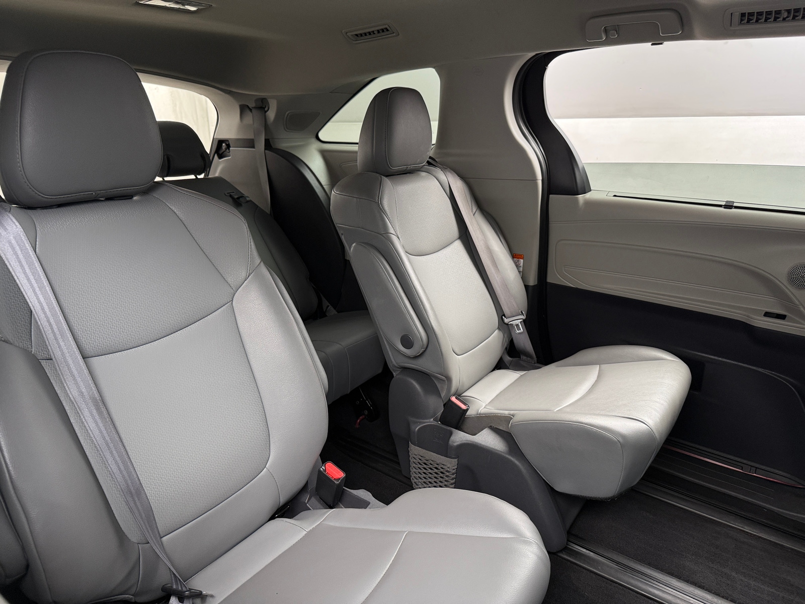 Thumbnail: 2021 Toyota Sienna - 5