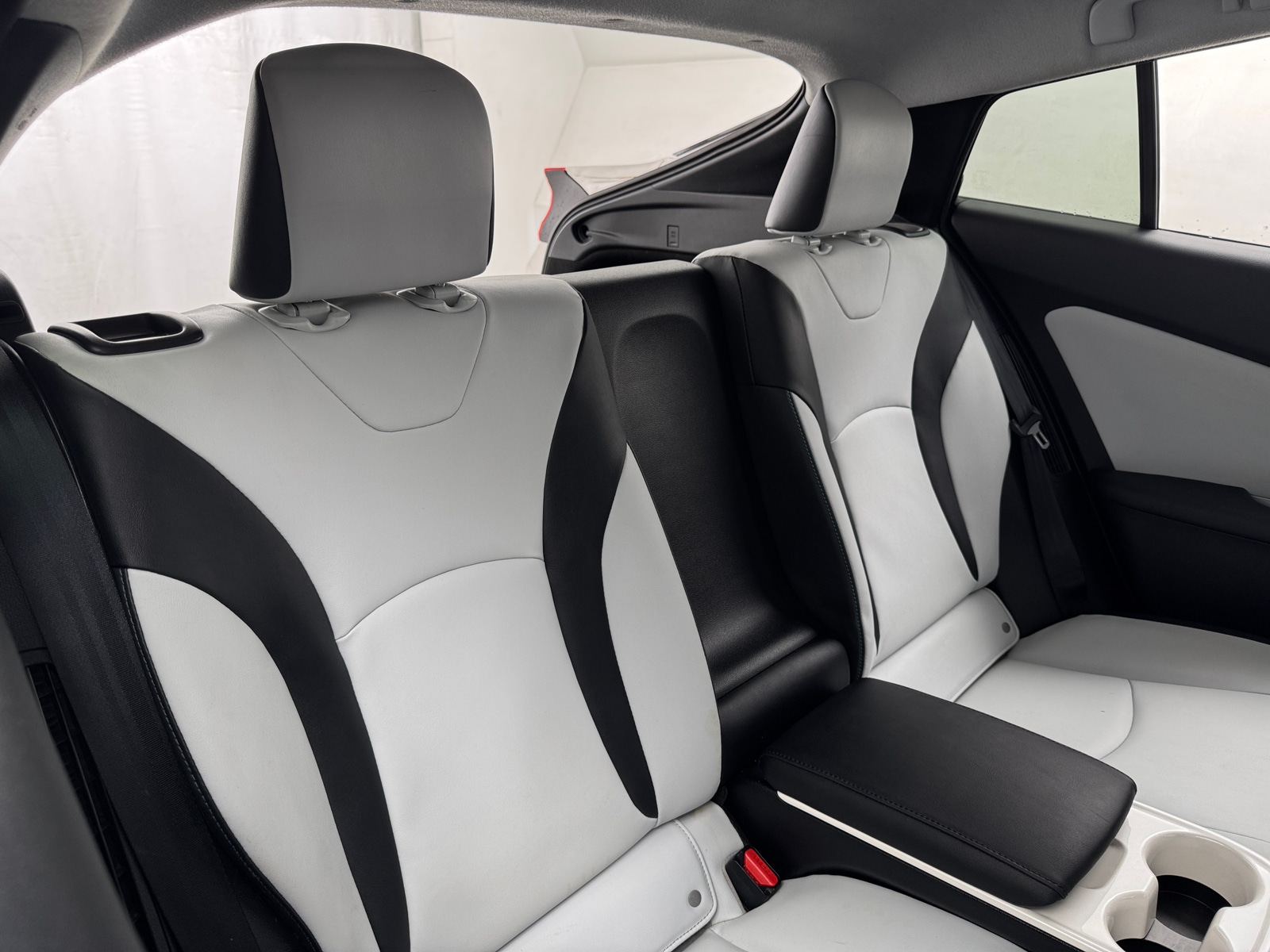 Thumbnail: 2017 Toyota Prius Prime - 6