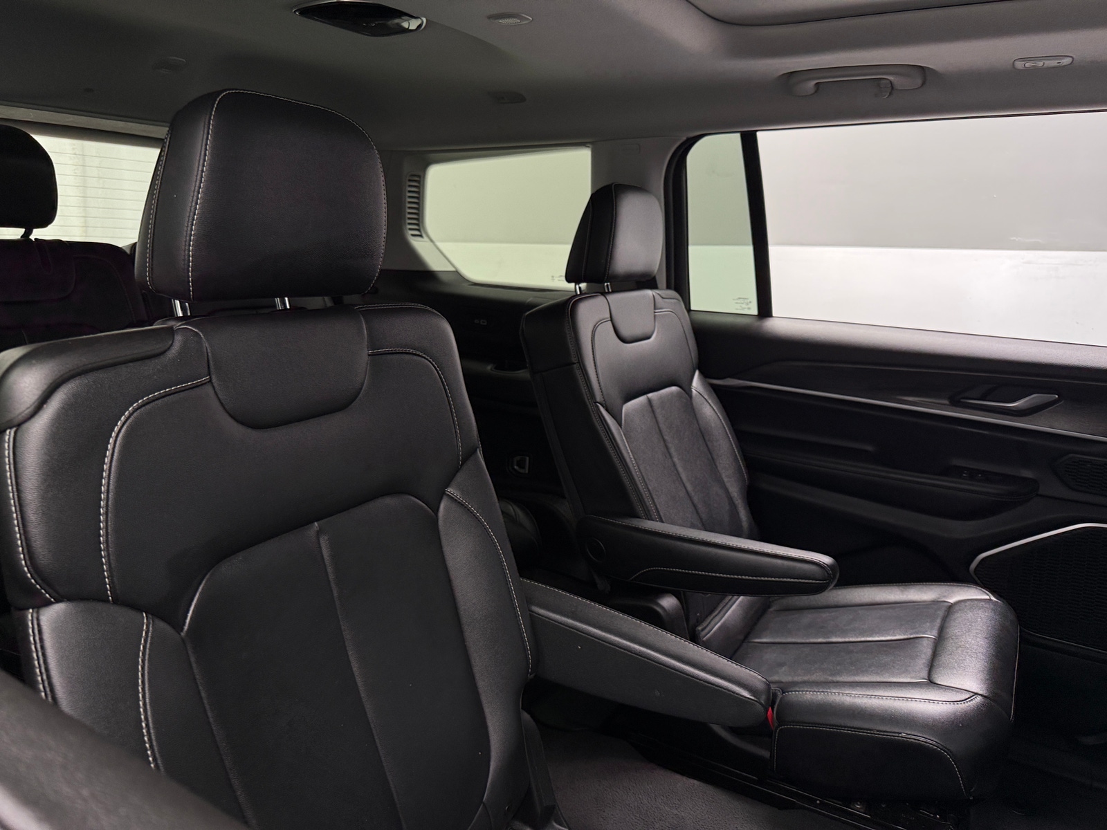 Thumbnail: 2022 Jeep Grand Cherokee L - 5