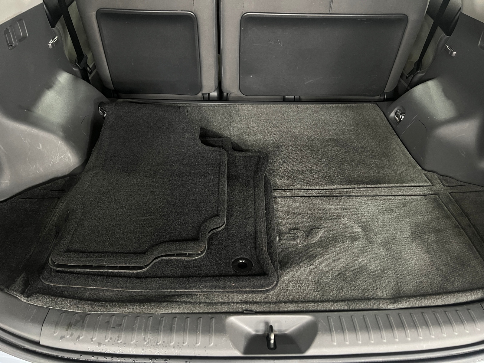 Thumbnail: 2013 Toyota Prius v - 7