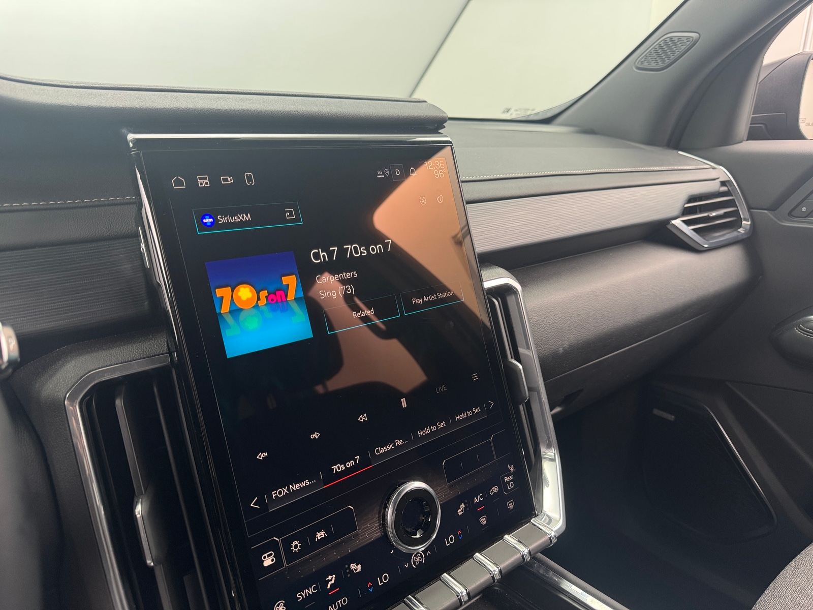 Thumbnail: 2025 GMC Acadia - 4
