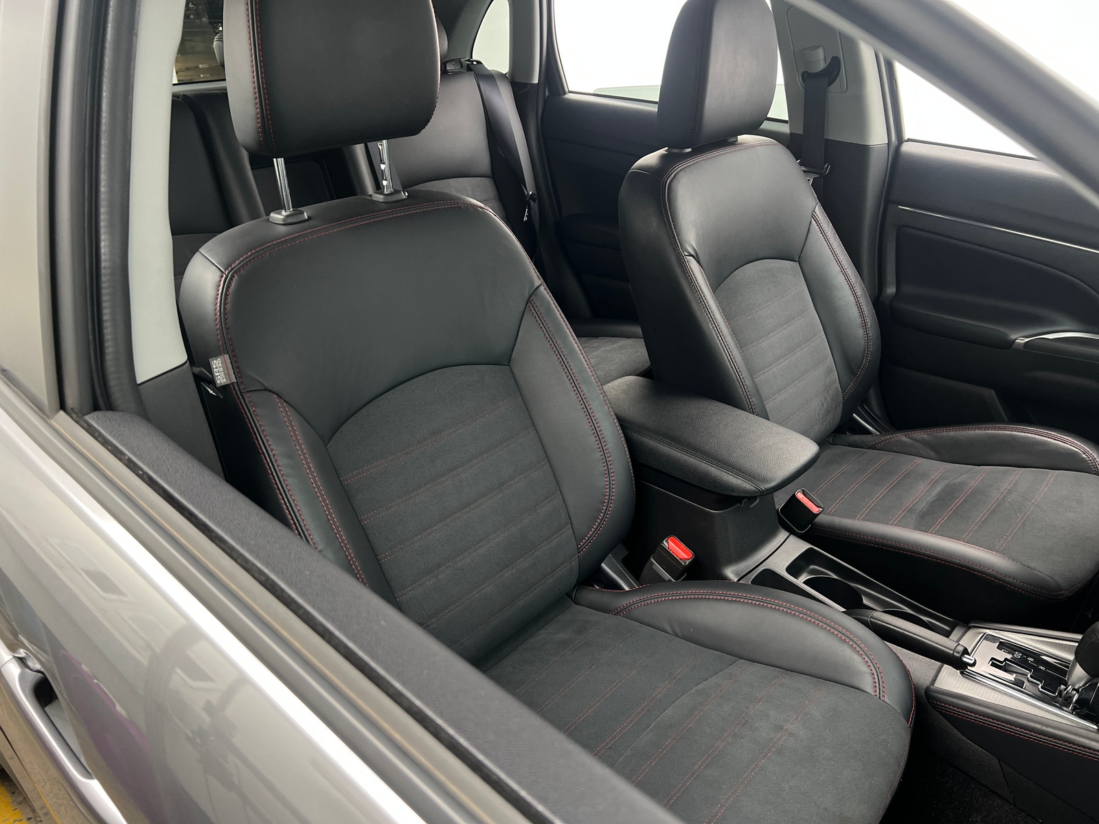 Thumbnail: 2023 Mitsubishi Outlander Sport - 2