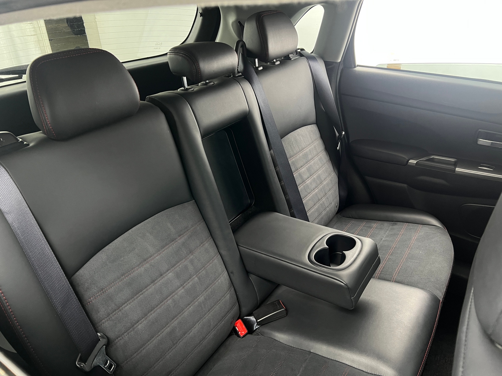 Thumbnail: 2023 Mitsubishi Outlander Sport - 6