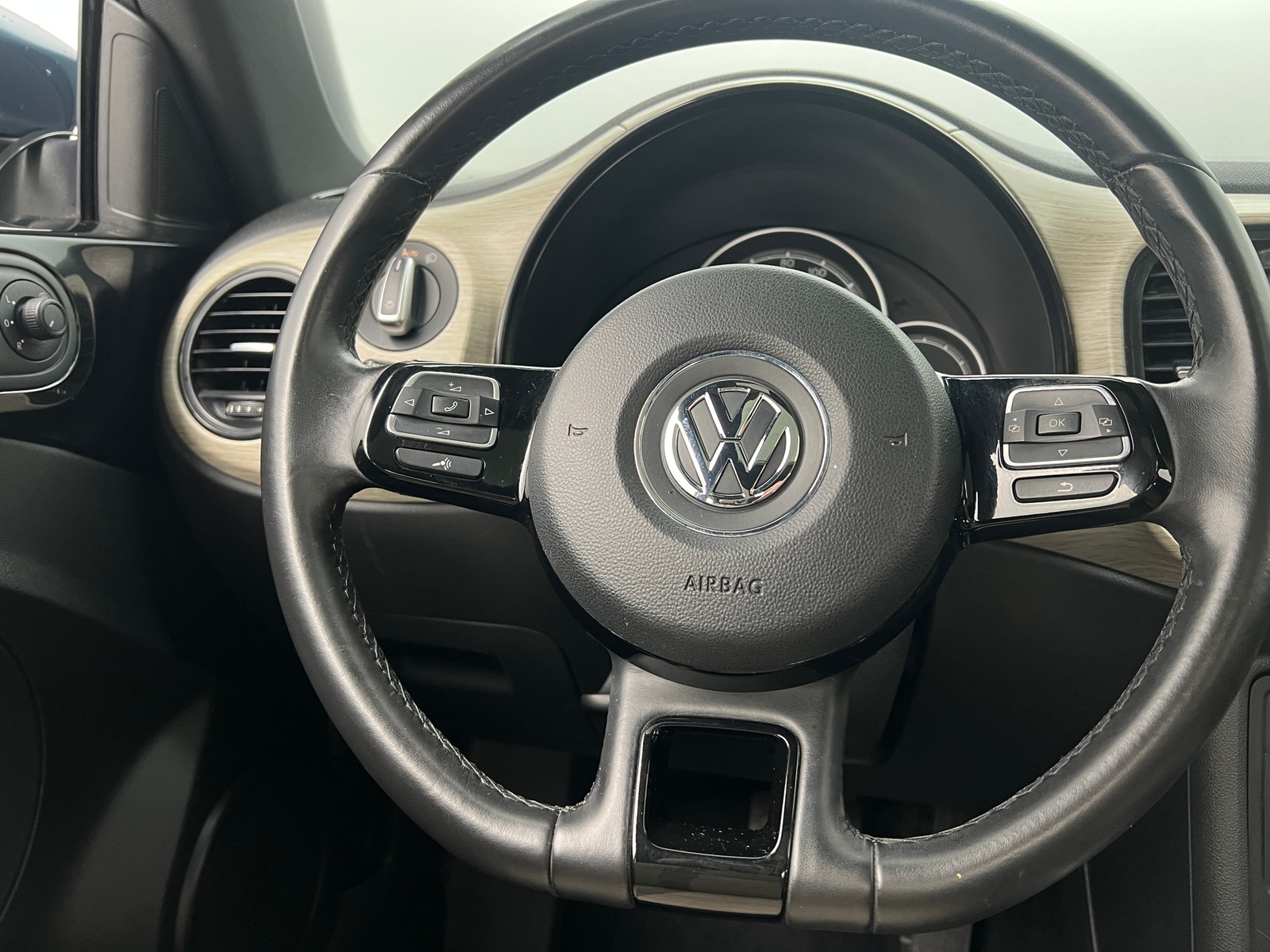 Thumbnail: 2018 Volkswagen Beetle - 5