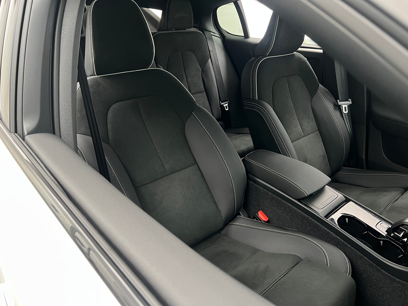 Thumbnail: 2023 Volvo C40 - 2