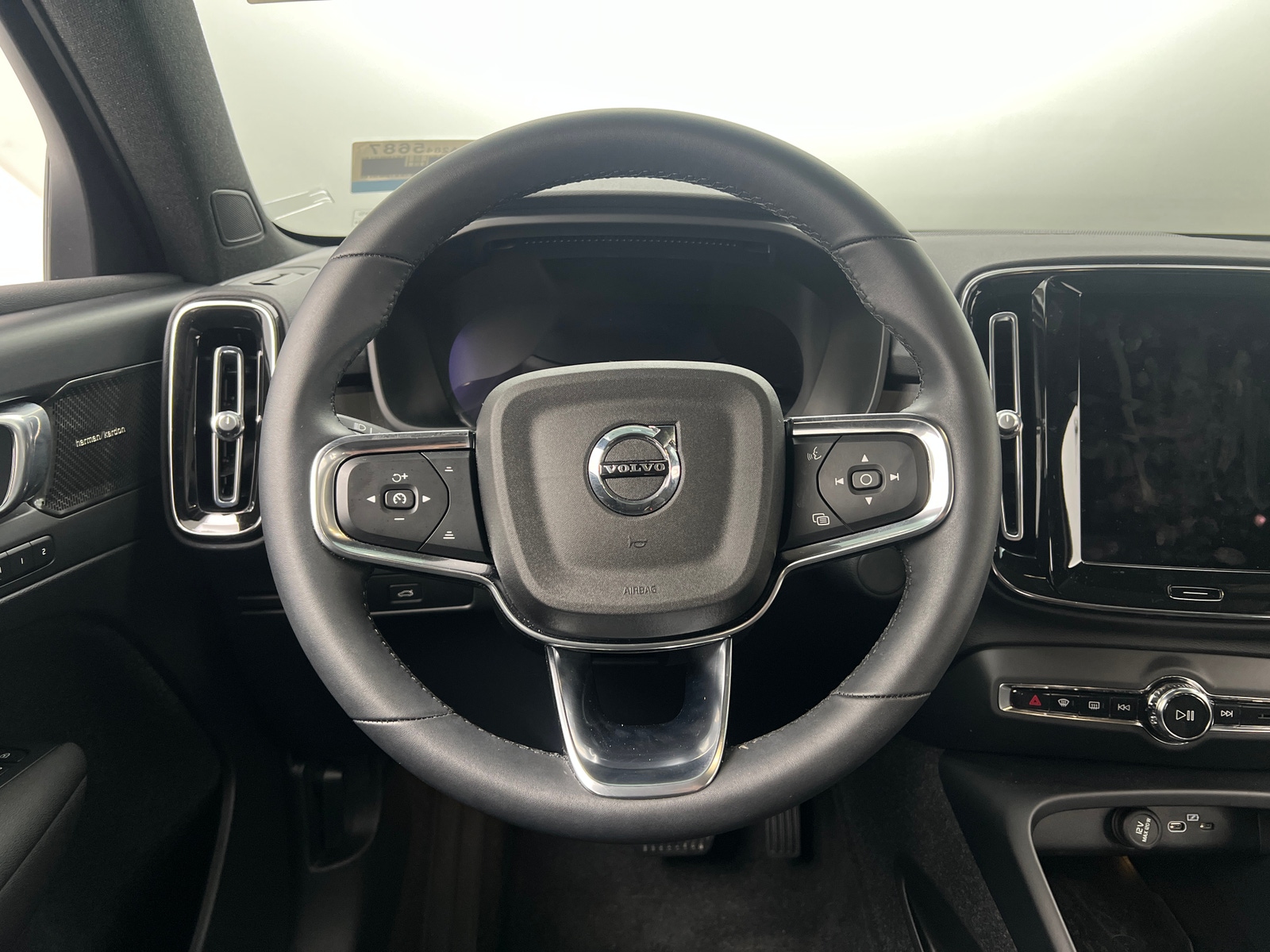 Thumbnail: 2023 Volvo C40 - 5