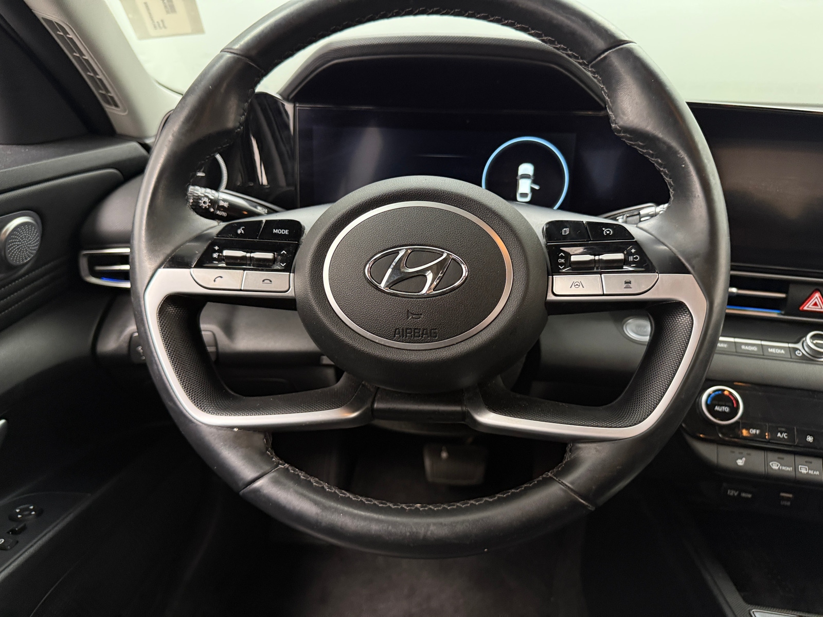 Thumbnail: 2022 Hyundai Elantra - 4