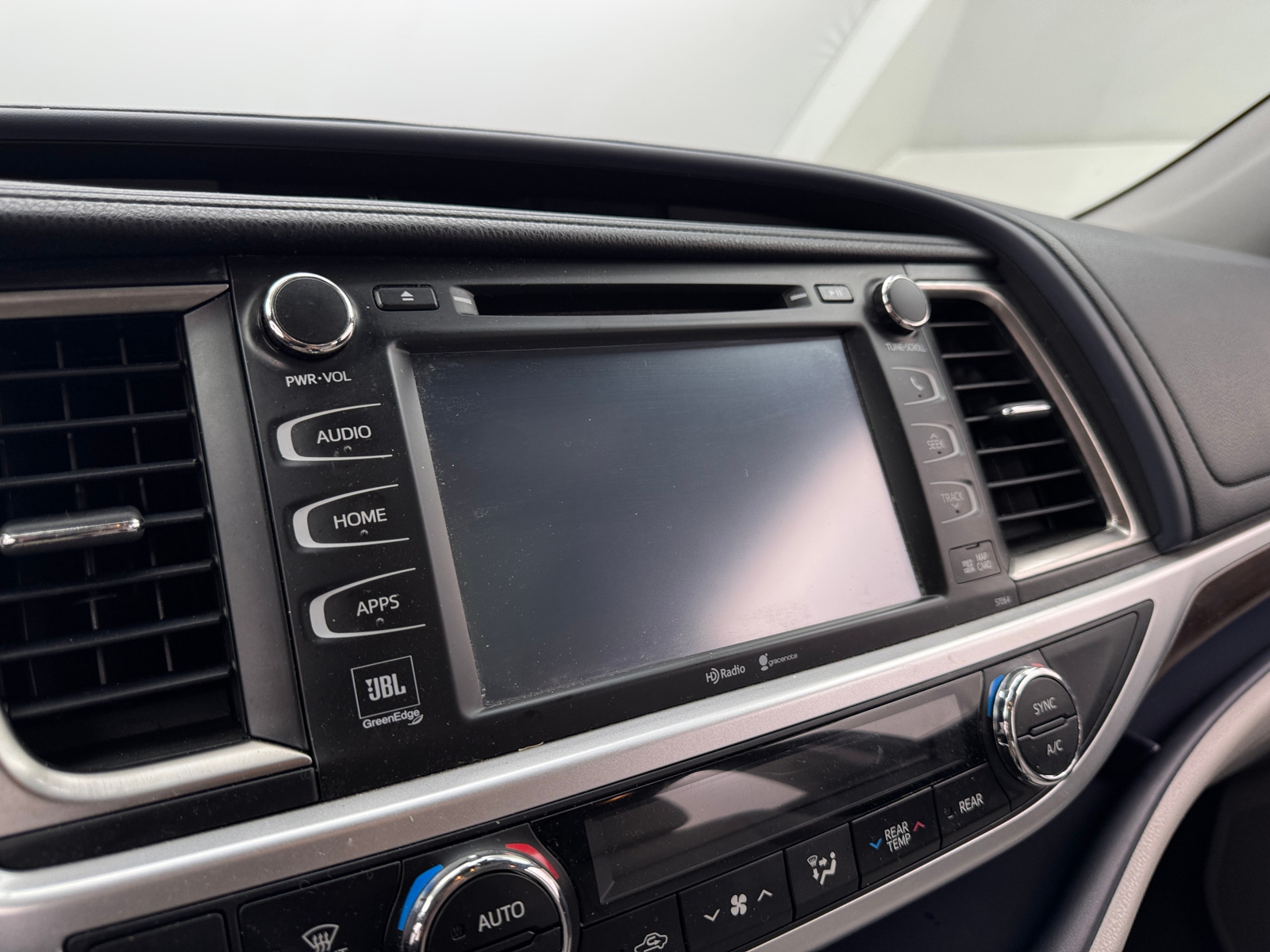 Thumbnail: 2015 Toyota Highlander - 3
