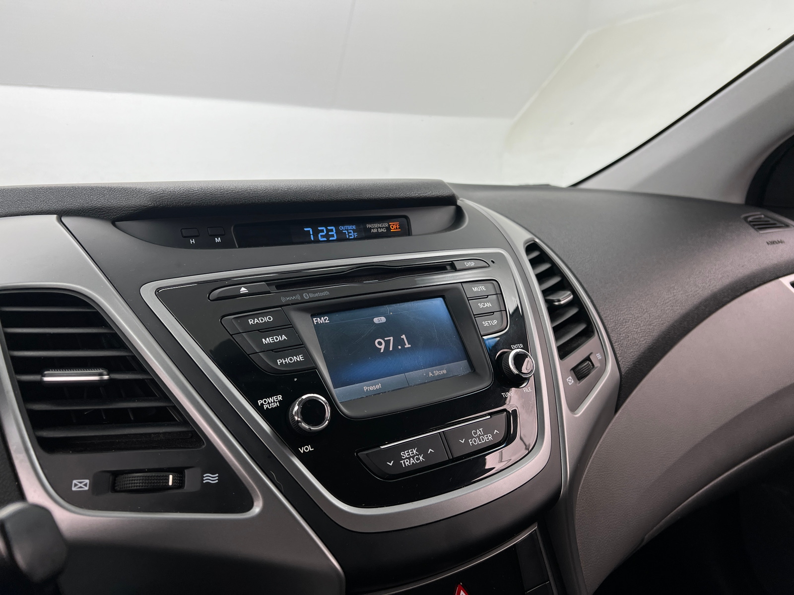 Thumbnail: 2015 Hyundai Elantra - 4