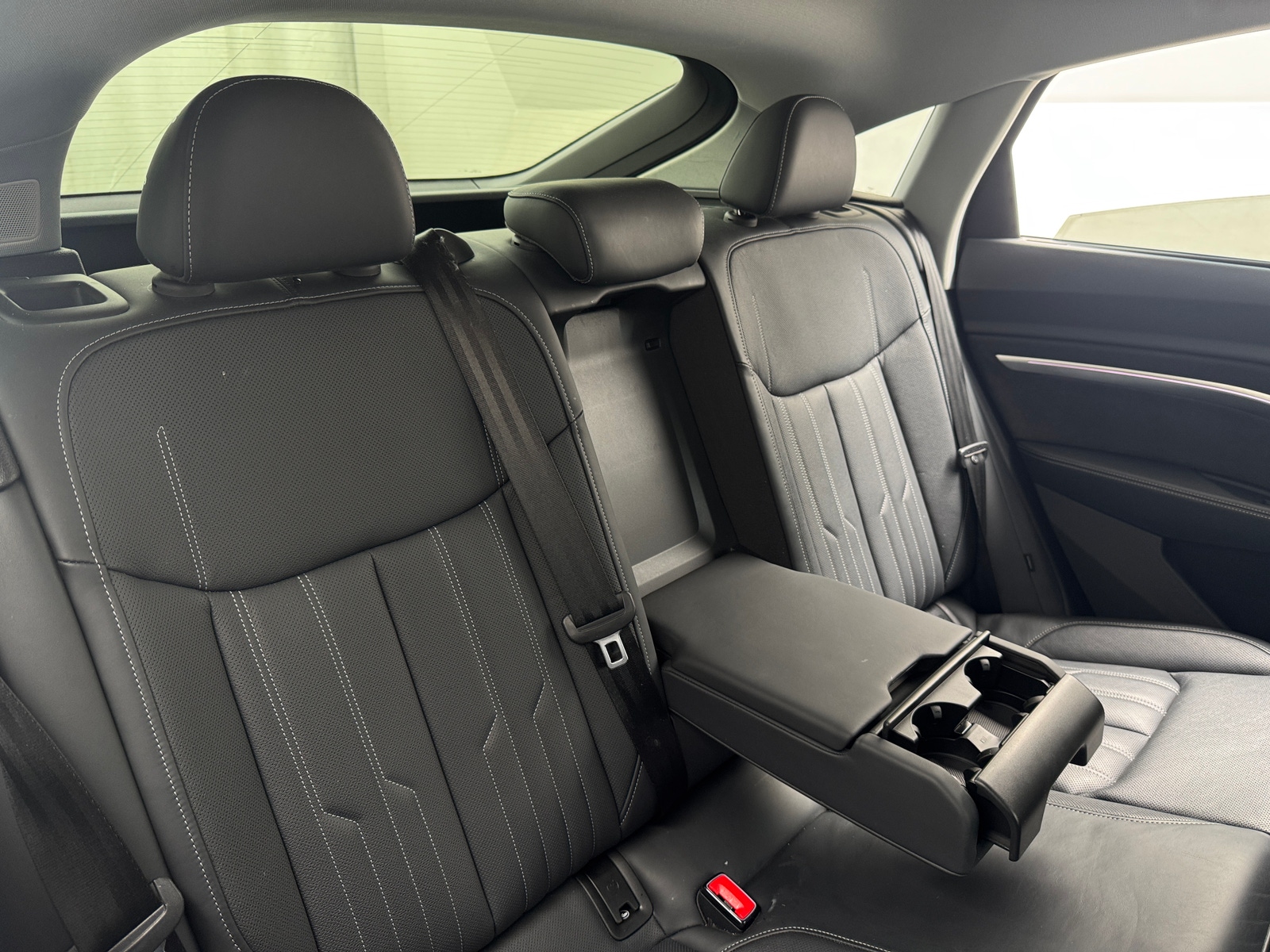 Thumbnail: 2021 Audi e-tron S - 5