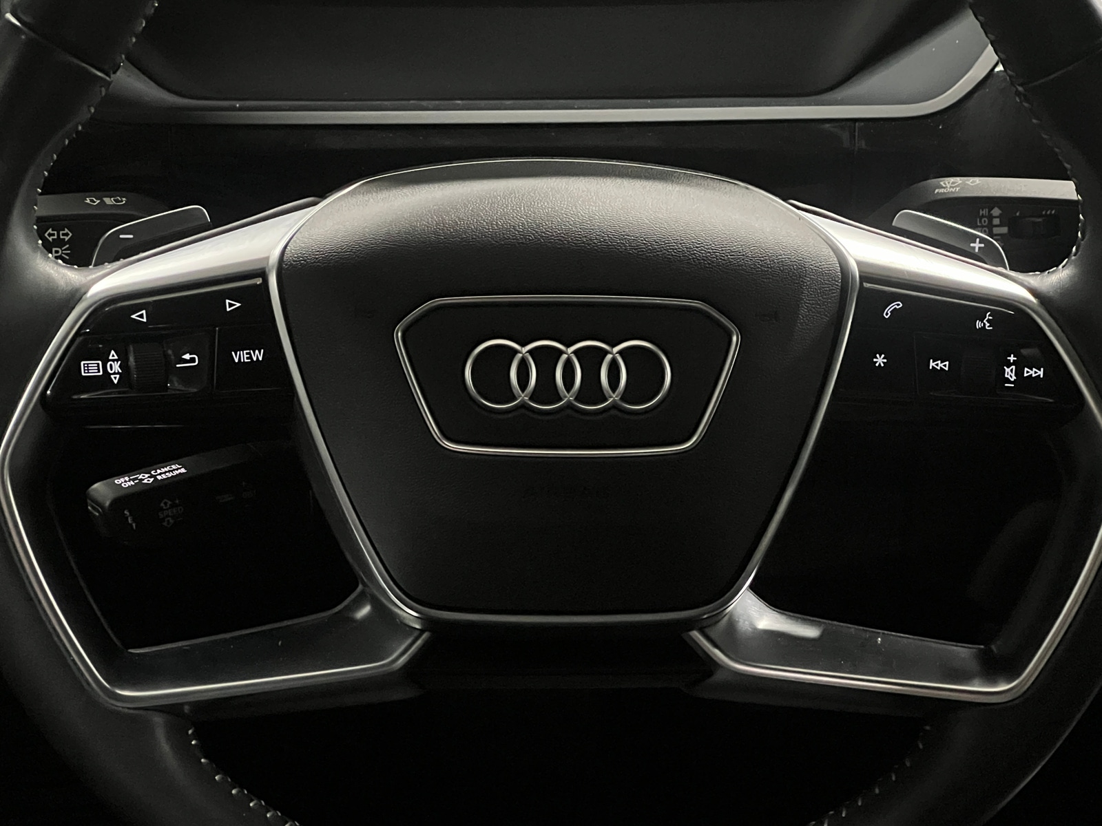 Thumbnail: 2021 Audi e-tron S - 4