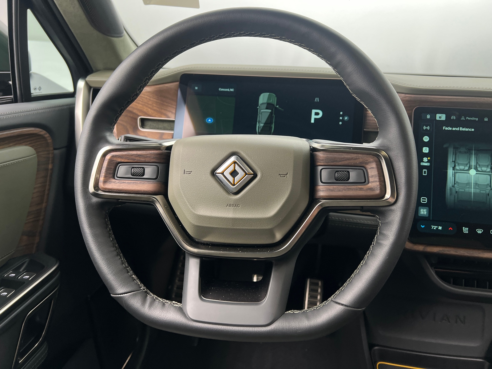Thumbnail: 2023 Rivian R1S - 4