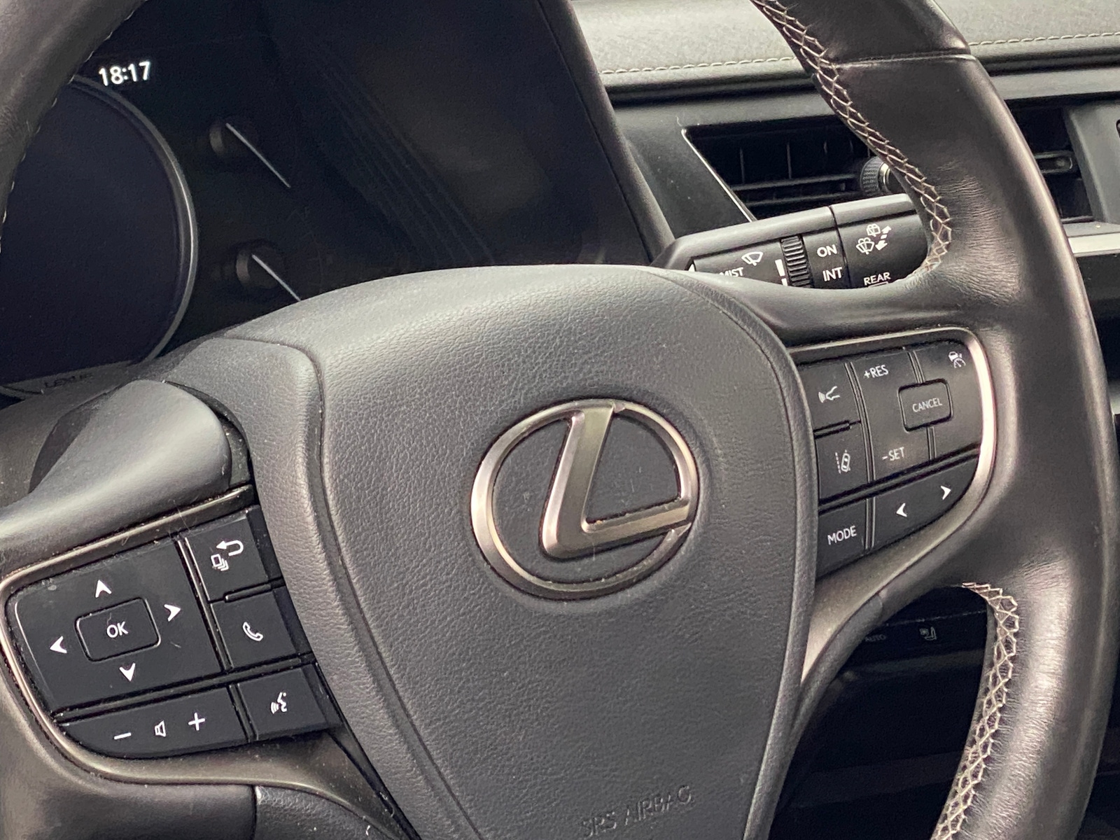 Thumbnail: 2019 Lexus UX - 4