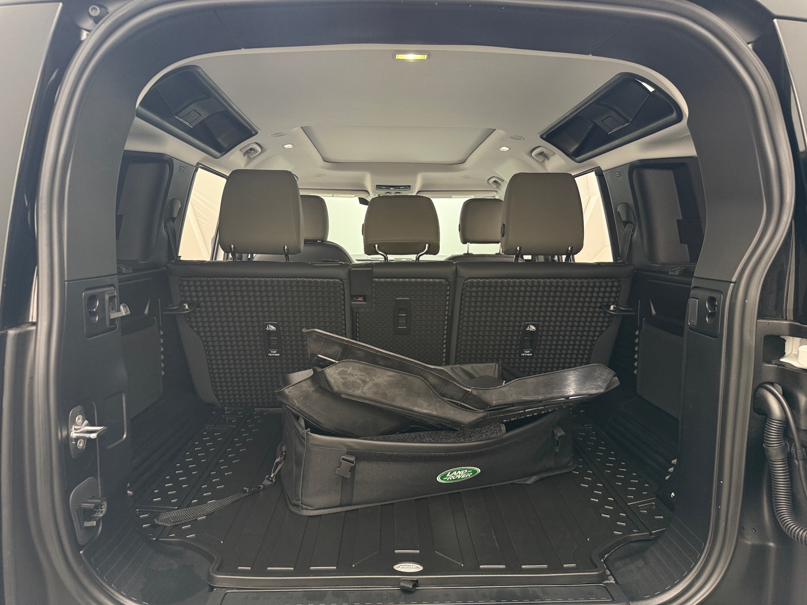 Thumbnail: 2025 Land Rover Defender - 6