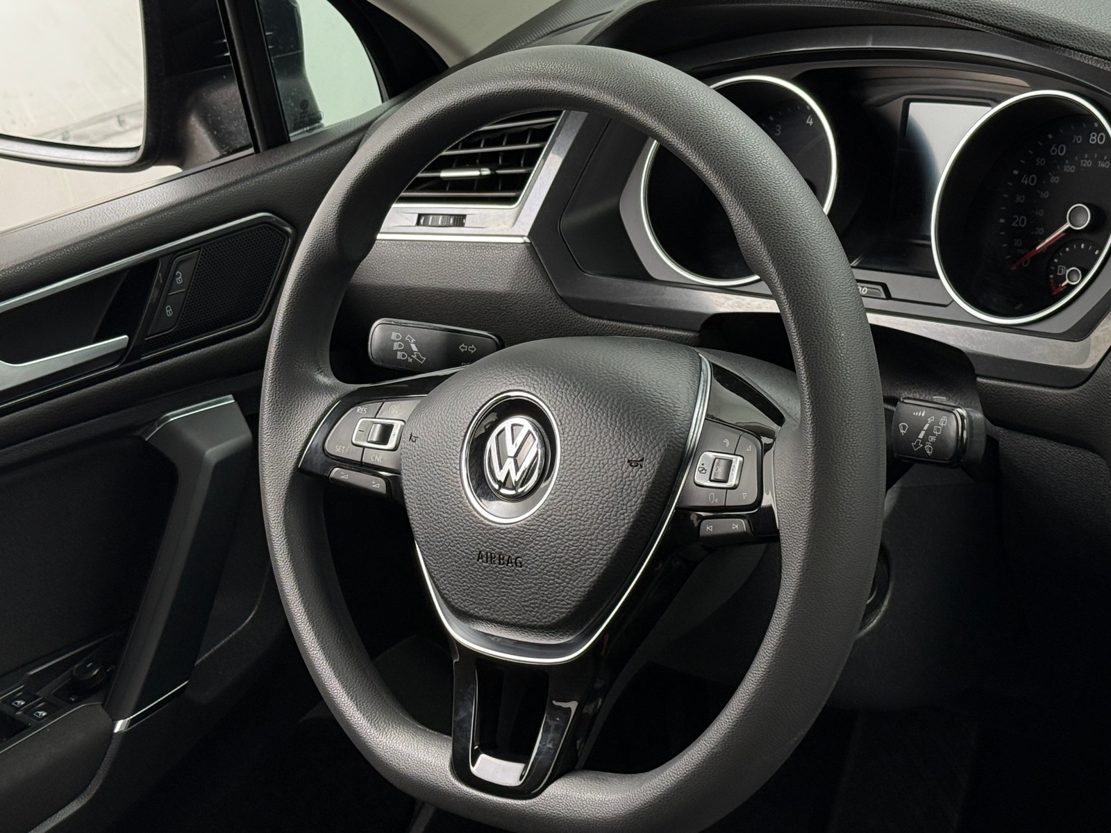 Thumbnail: 2018 Volkswagen Tiguan - 5