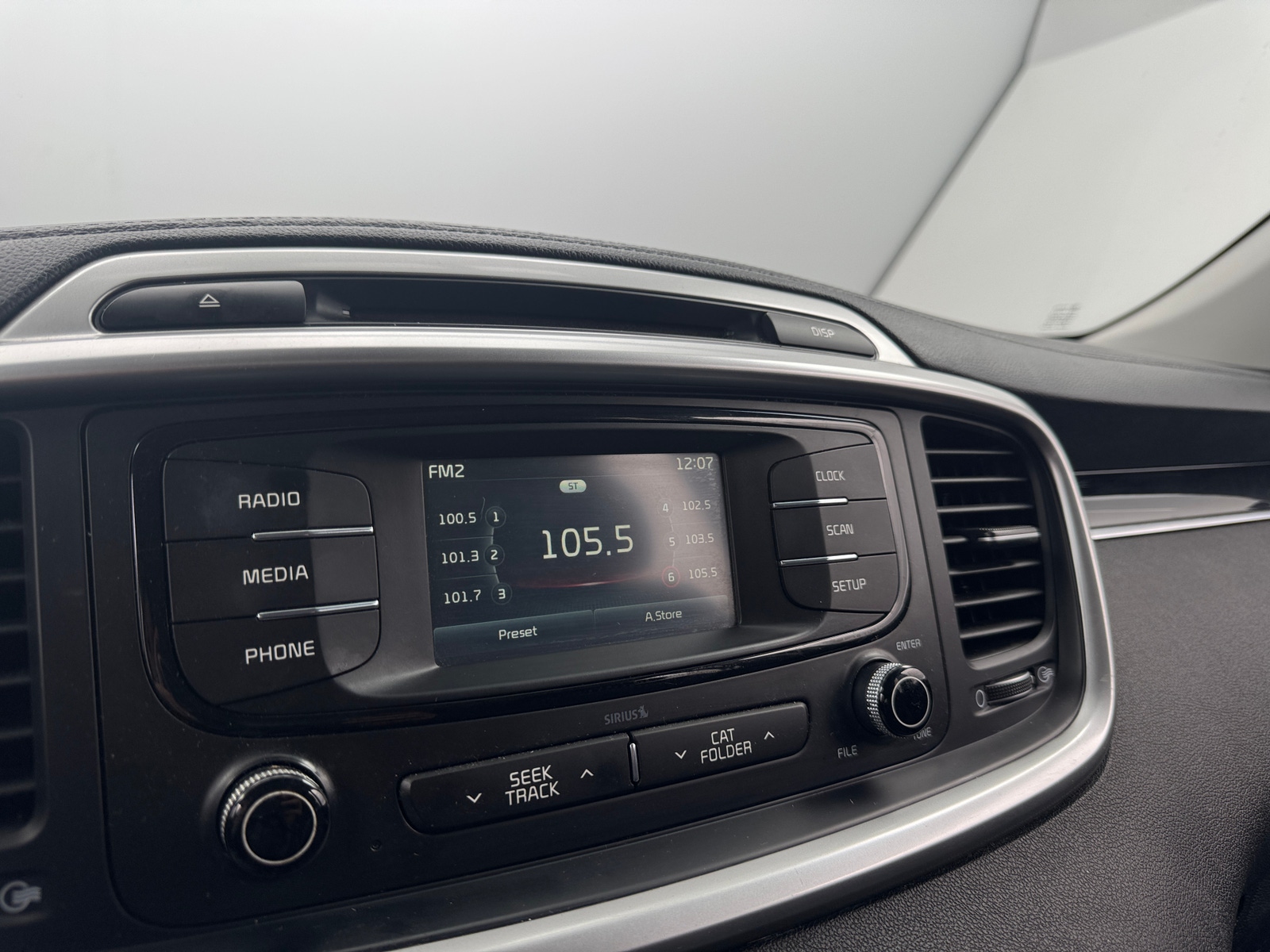 Thumbnail: 2018 Kia Sorento - 4