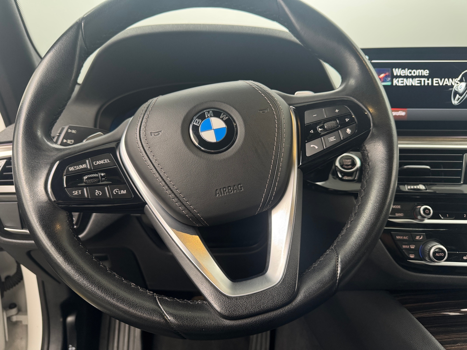 Thumbnail: 2023 BMW 5 Series - 4